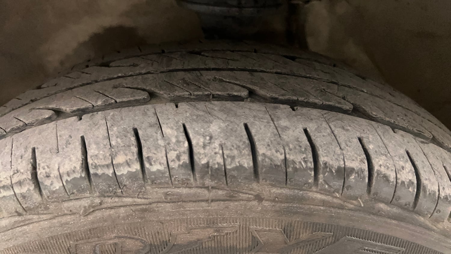 Used 2013 Maruti Suzuki Alto 800 Lxi CNG Cng Manual tyres LEFT FRONT TYRE TREAD VIEW