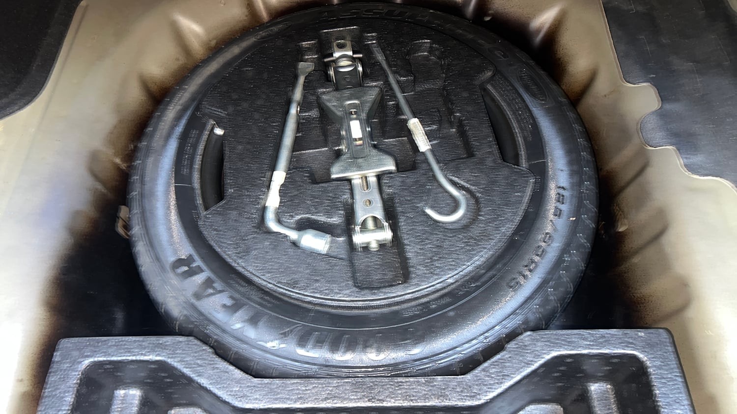 Used 2016 Maruti Suzuki Ciaz ZXI+ AT Petrol Automatic tyres SPARE TYRE VIEW