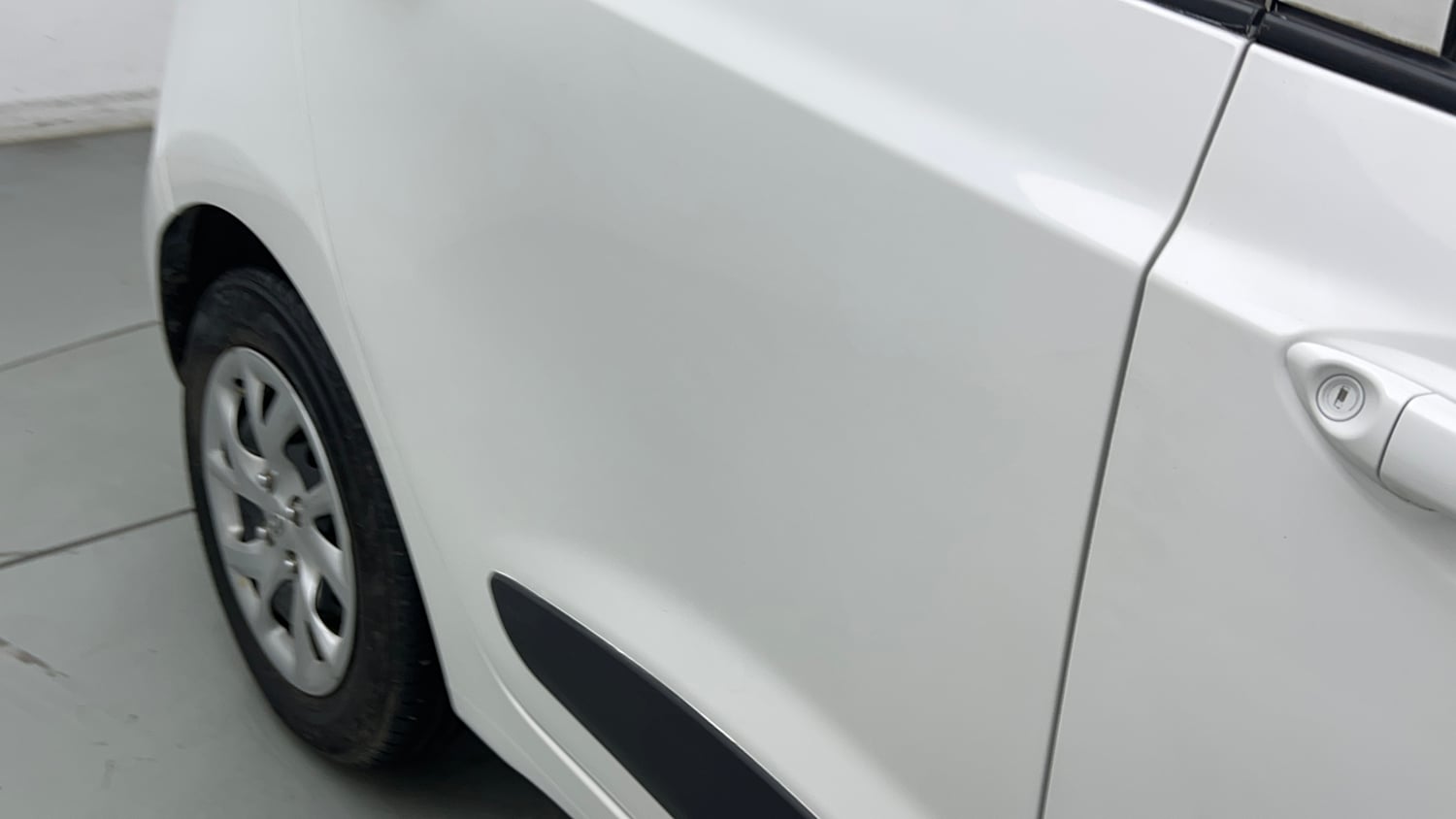 Used 2017 Hyundai Grand i10 Sportz (O) 1.2 Kappa VTVT Petrol Manual dents MINOR SCRATCH