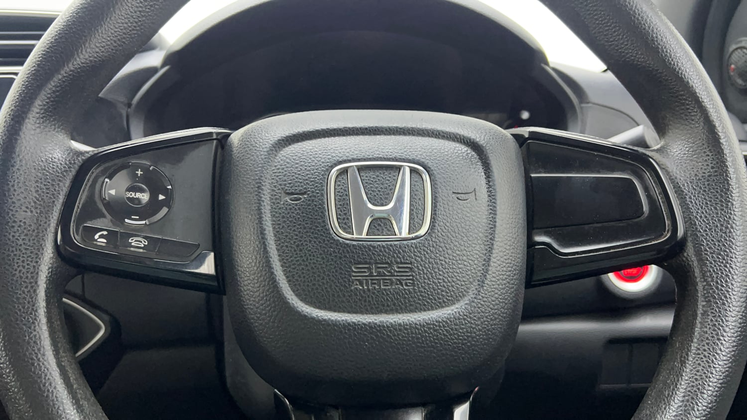 Used 2018 Honda Amaze 1.5 V CVT Diesel Diesel Automatic top_features Steering mounted controls