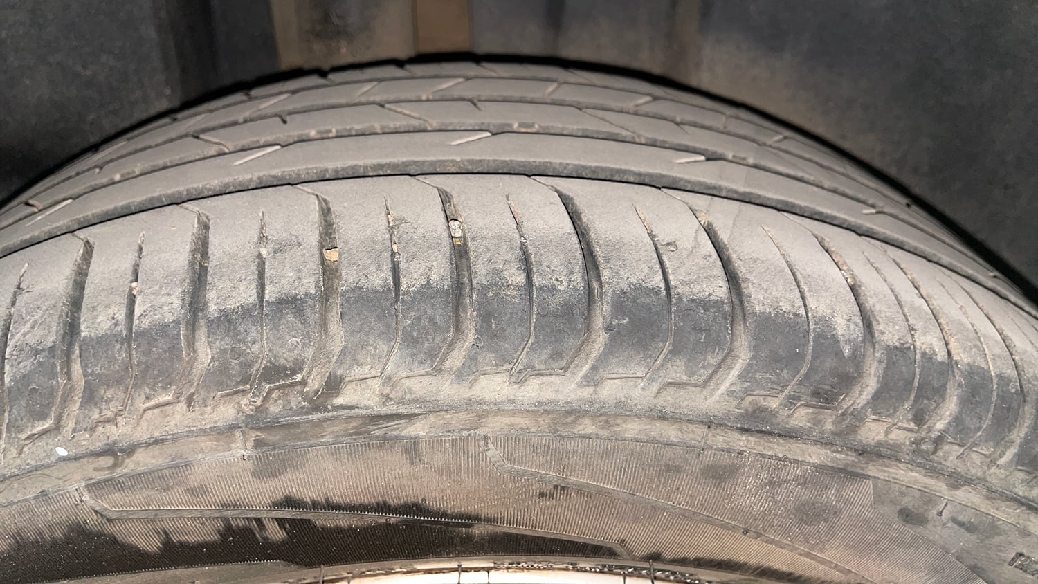 Used 2023 Volkswagen Virtus Highline 1.0 TSI AT Petrol Automatic tyres RIGHT REAR TYRE TREAD VIEW