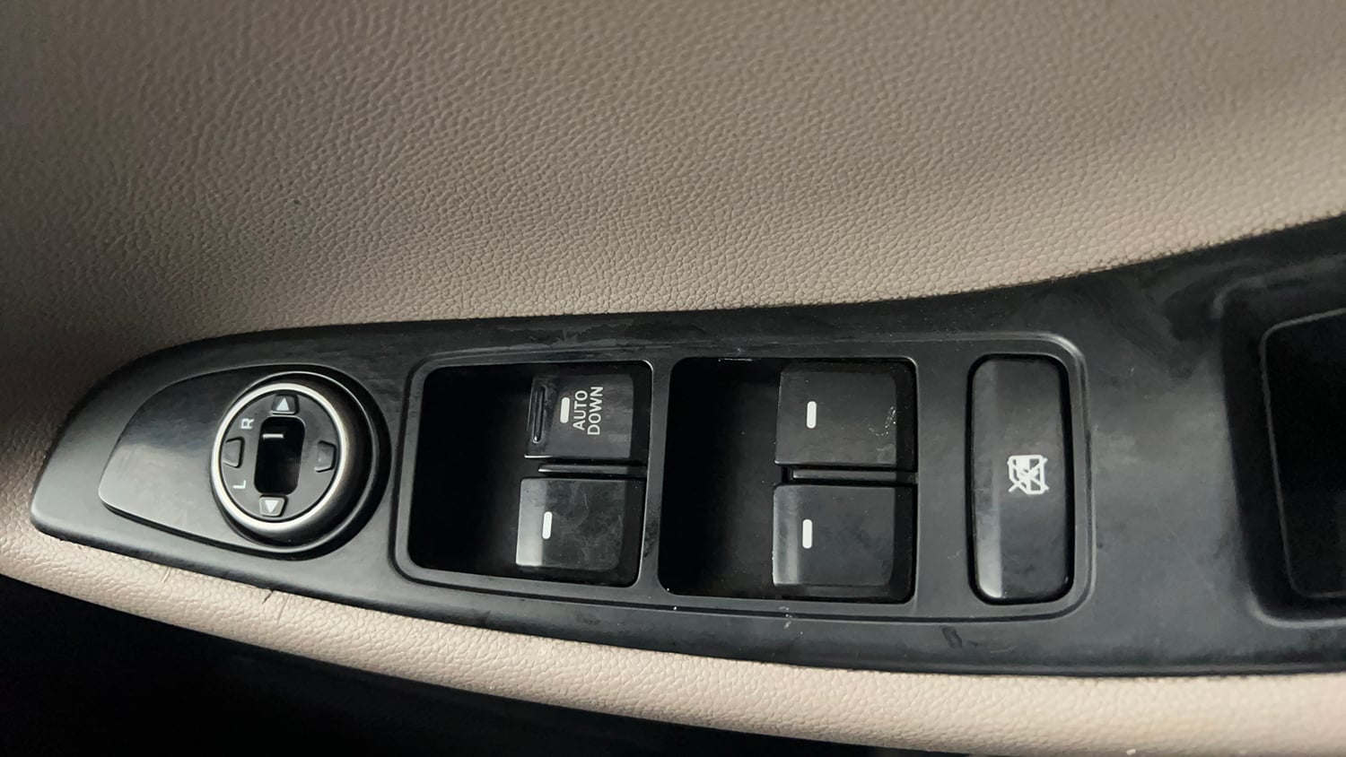 Used 2015 Hyundai Elite i20 Magna 1.2 Petrol Manual top_features Power windows