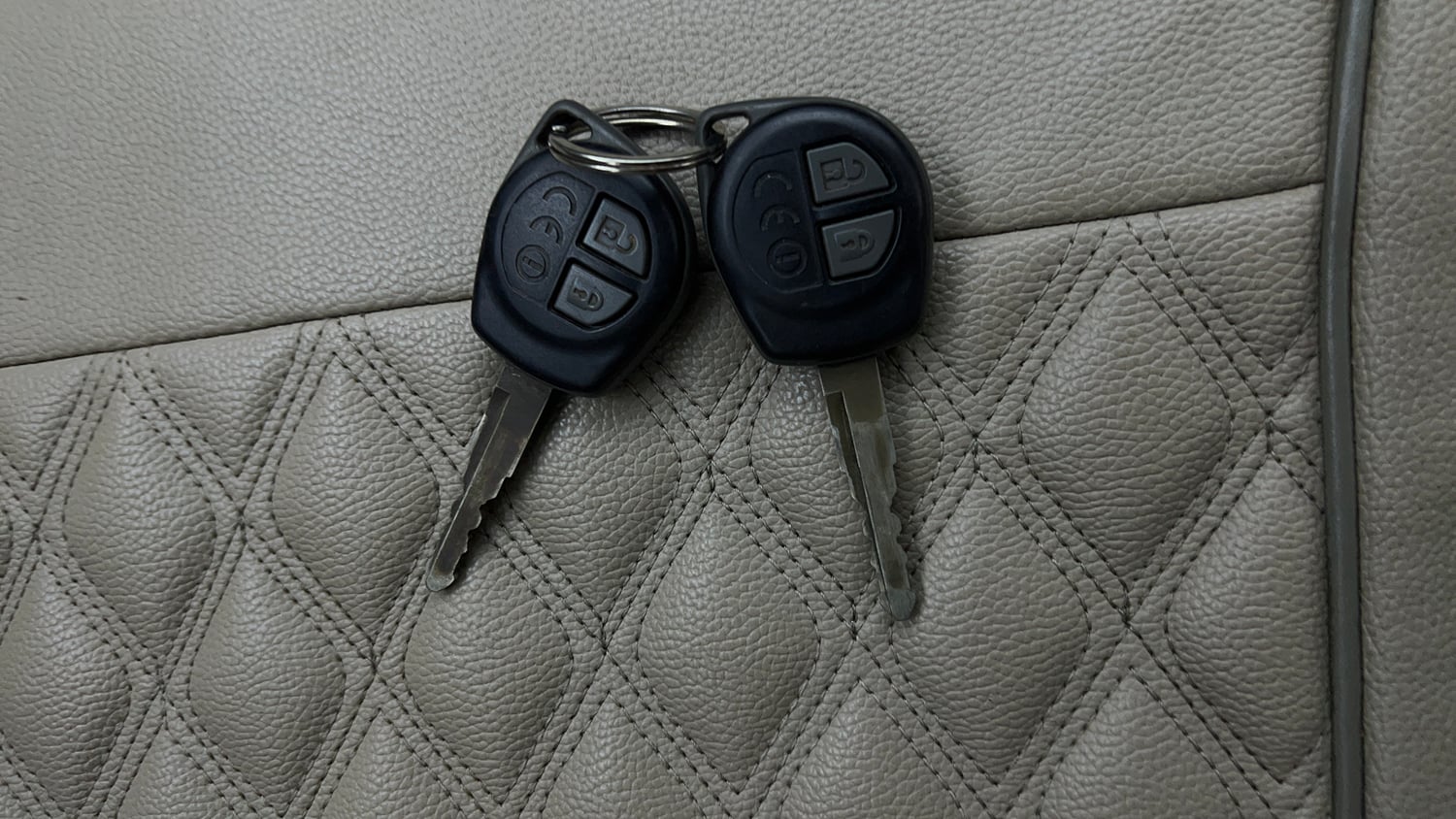 Used 2017 Maruti Suzuki Dzire VXi AMT Petrol Automatic extra CAR KEY VIEW