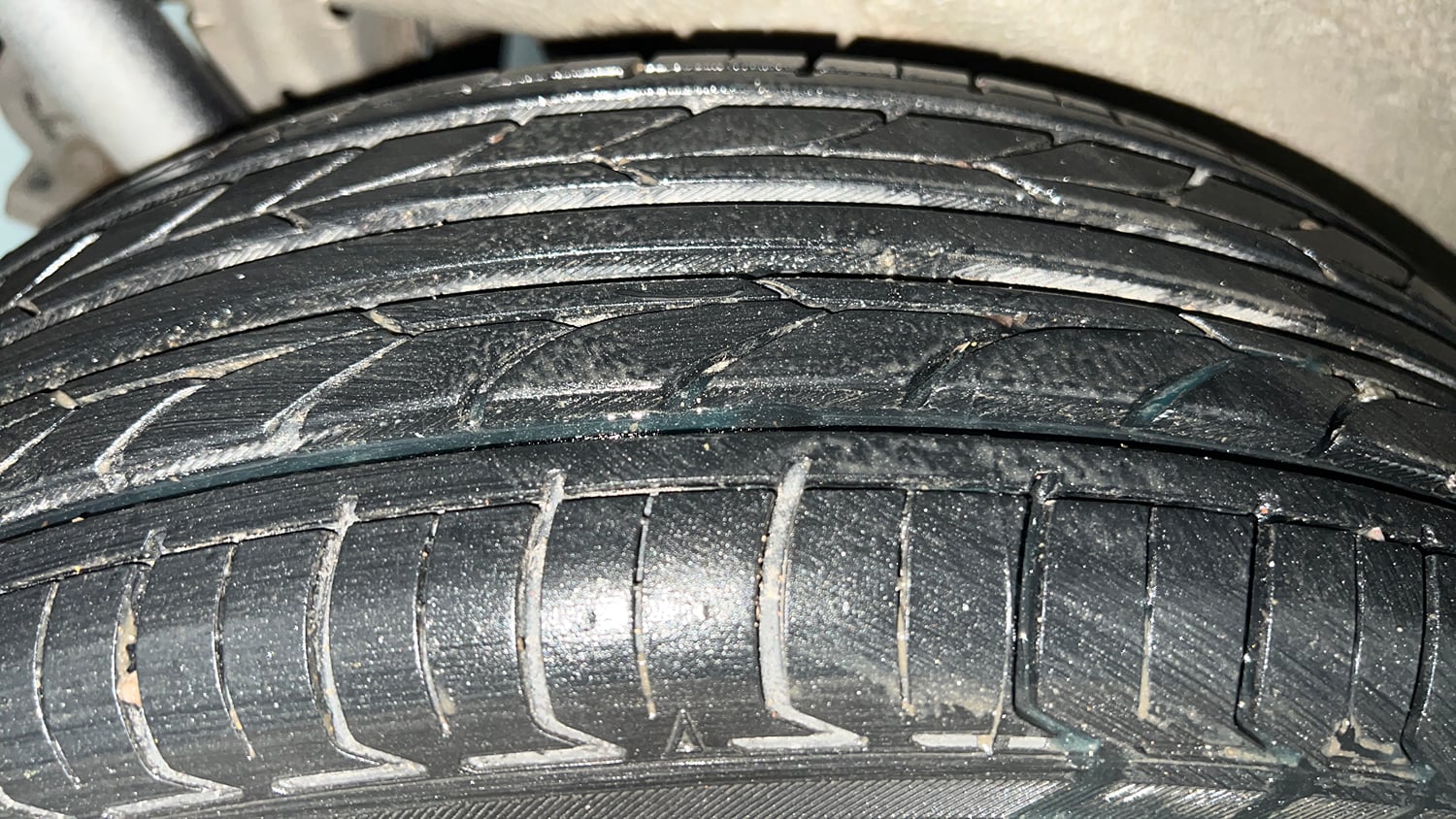 Used 2017 Maruti Suzuki Wagon R 1.0 VXI AMT Petrol Automatic tyres RIGHT REAR TYRE TREAD VIEW