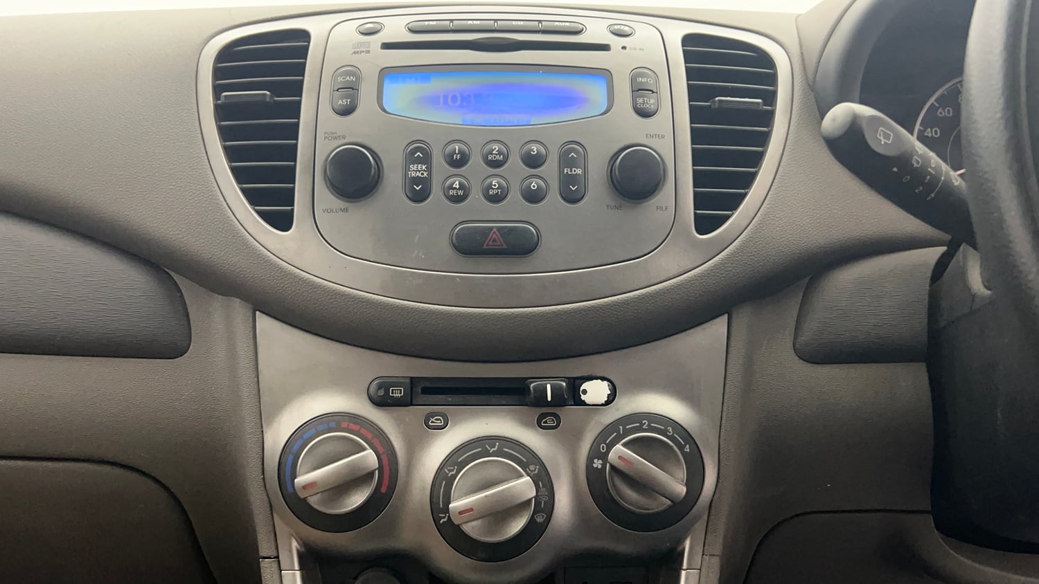 Used 2013 Hyundai i10 Sportz 1.2 Kappa2 Petrol Manual top_features Integrated (in-dash) music system