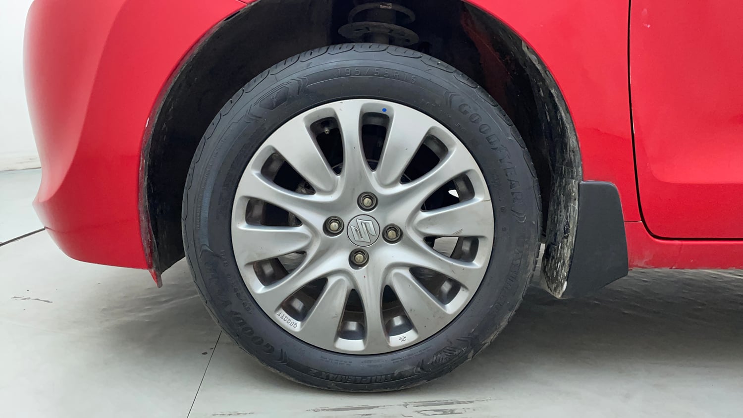 Used 2017 Maruti Suzuki Baleno Zeta 1.2 Petrol Manual tyres LEFT FRONT TYRE RIM VIEW