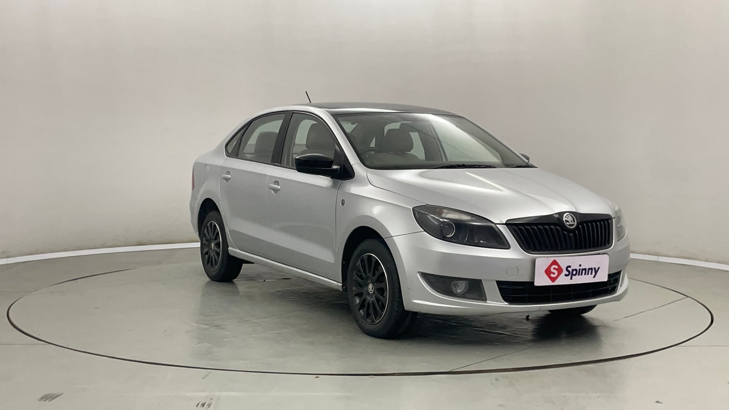 Used 2015 Skoda Rapid 1.6 MPI Elegance Petrol Manual exterior RIGHT FRONT CORNER VIEW