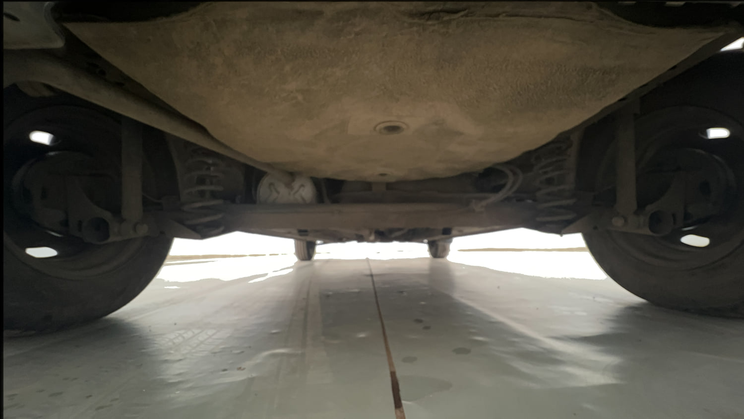 Used 2018 Renault Kwid RXT (O) 1.0 SCE Edition Petrol Manual extra REAR UNDERBODY VIEW (TAKEN FROM REAR)