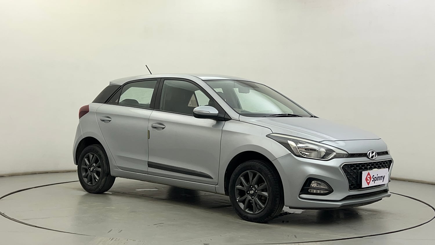 Used 2020 Hyundai Elite i20 Sportz Plus 1.2 Petrol Manual exterior RIGHT FRONT CORNER VIEW