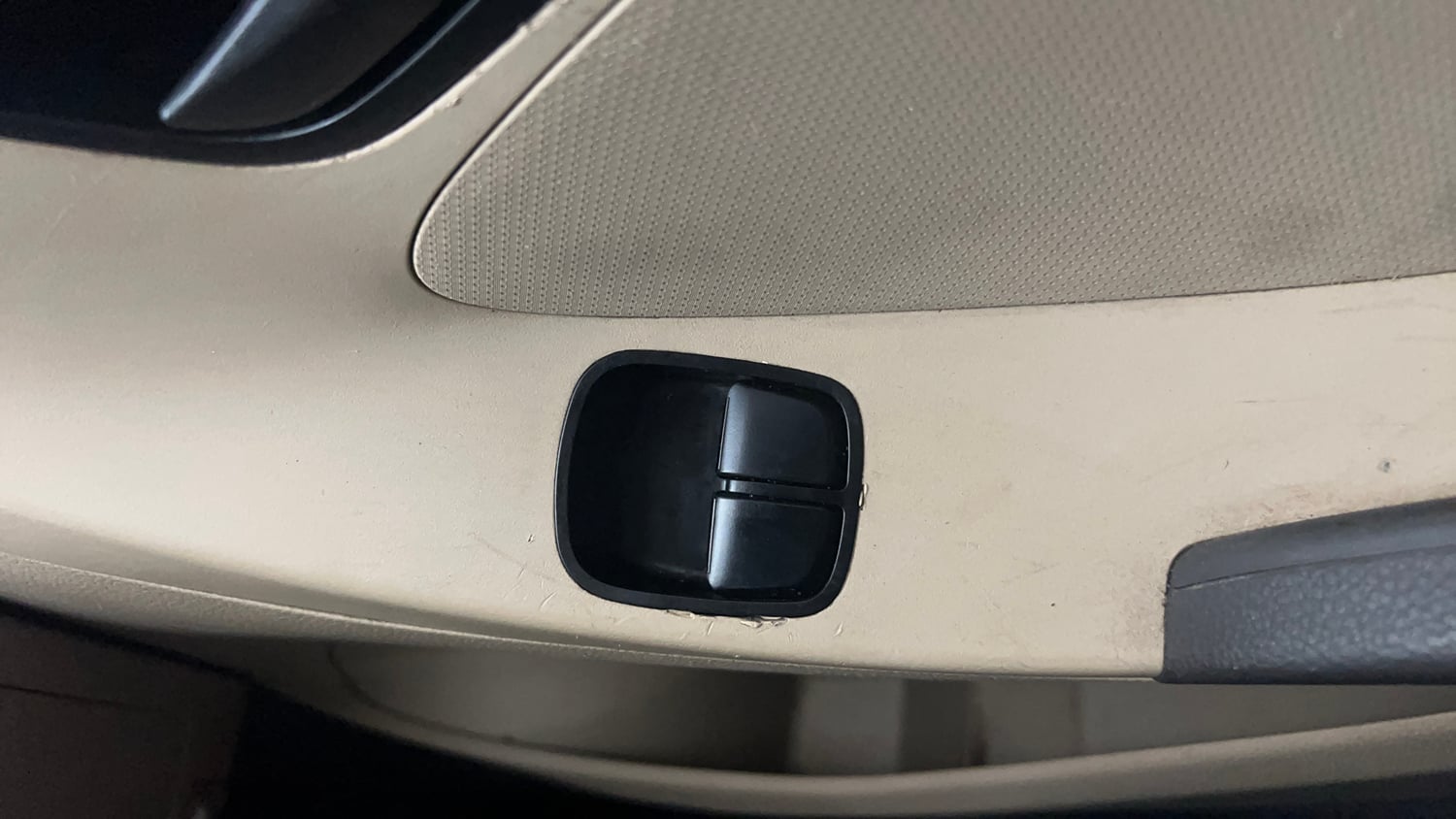 Used 2018 Hyundai Eon Magna + Petrol Manual top_features Power windows