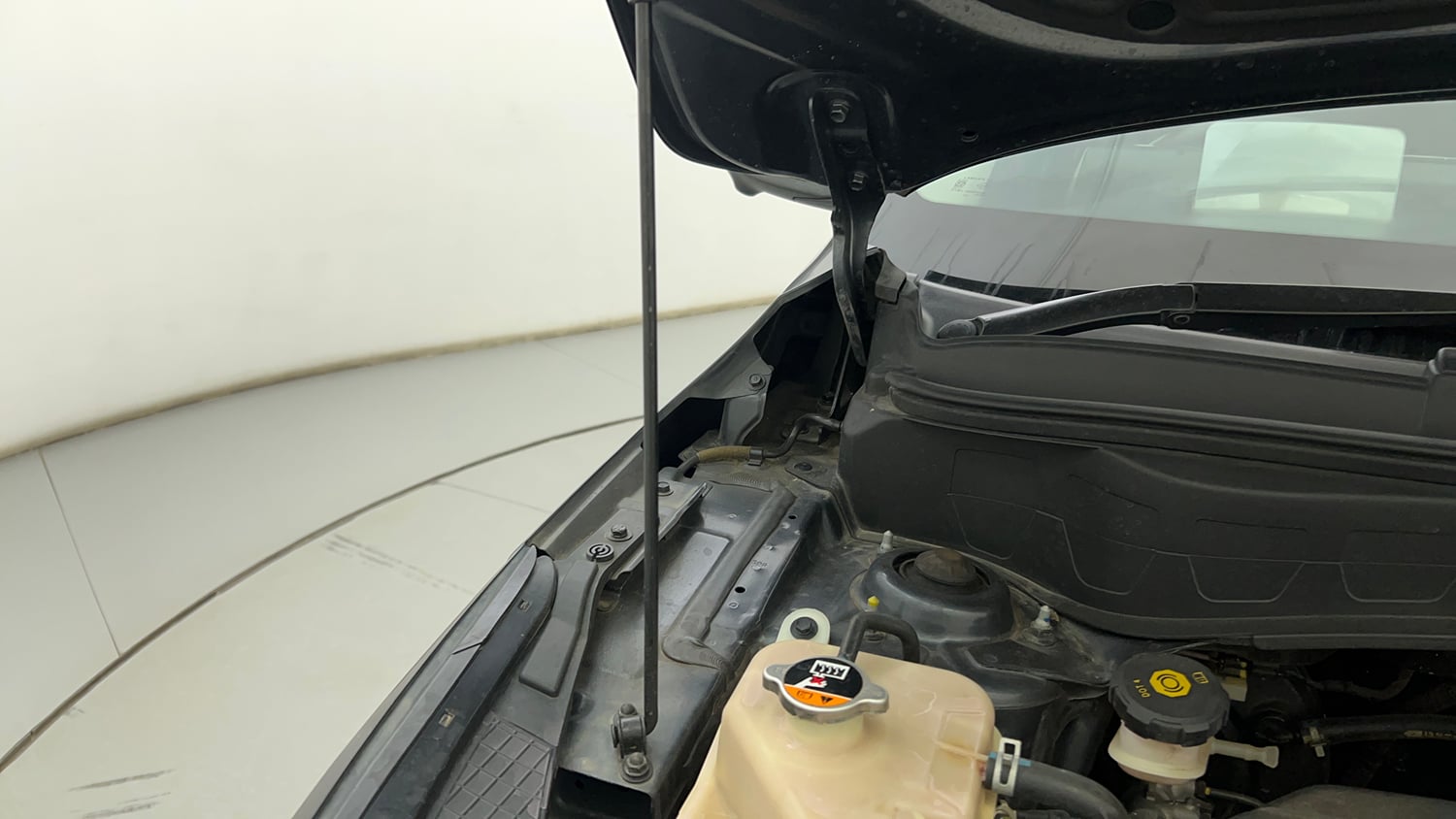 Used 2022 Kia Seltos X Line 1.4 DCT Petrol Automatic engine ENGINE RIGHT SIDE HINGE & APRON VIEW
