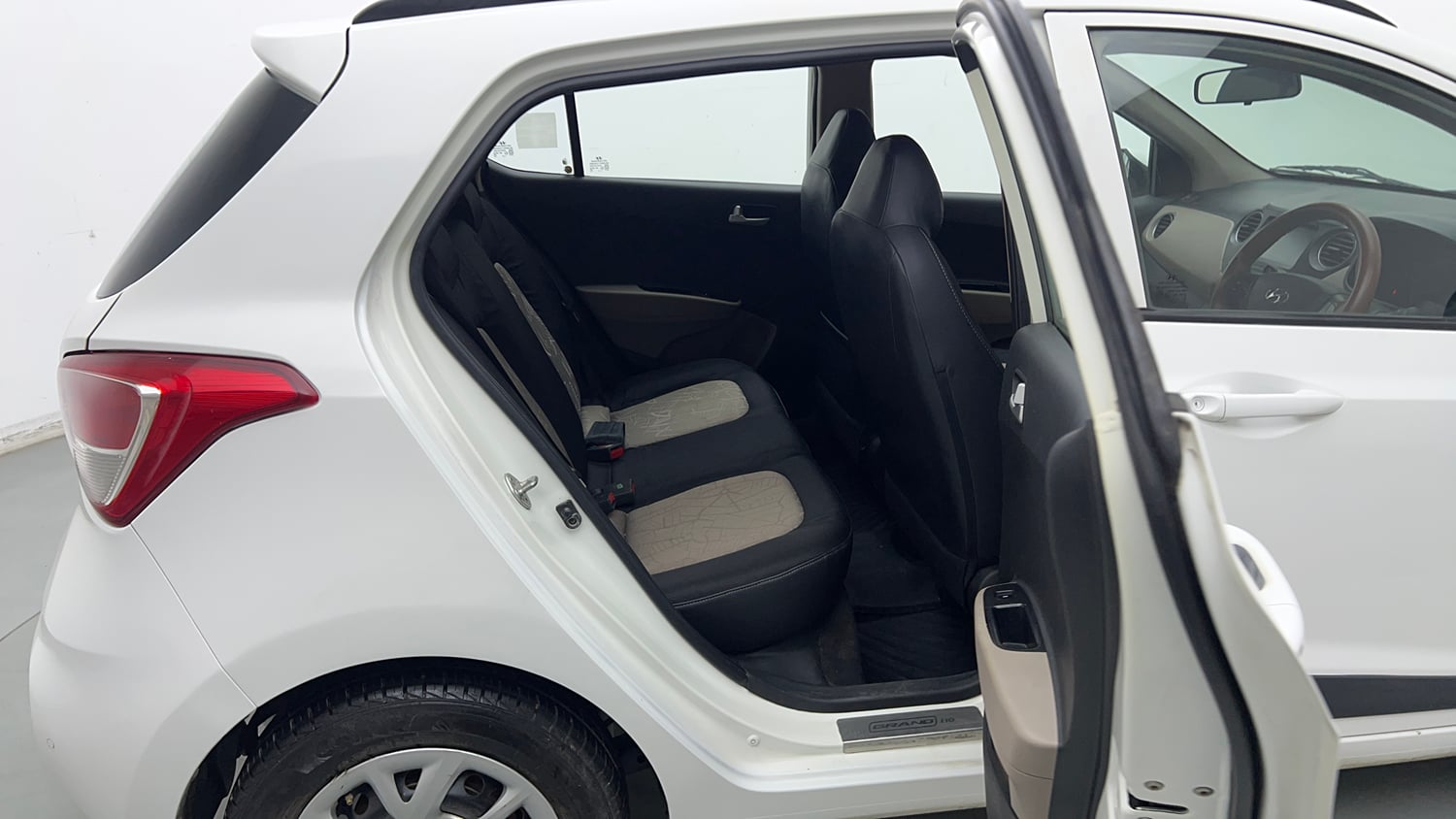 Used 2017 Hyundai Grand i10 Sportz (O) 1.2 Kappa VTVT Petrol Manual interior RIGHT SIDE REAR DOOR CABIN VIEW