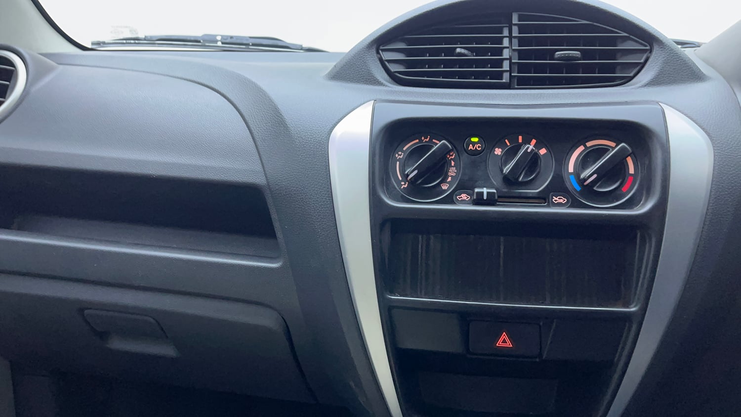 Used 2018 Maruti Suzuki Alto 800 LXi Petrol Manual interior MUSIC SYSTEM & AC CONTROL VIEW