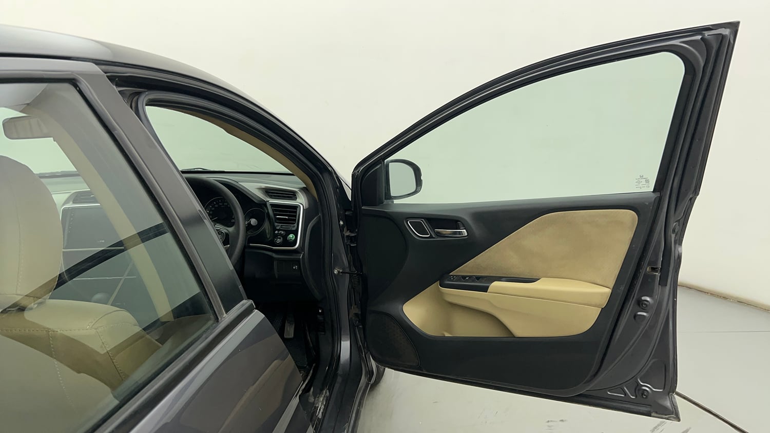 Used 2019 Honda City V CVT Petrol Petrol Automatic interior RIGHT FRONT DOOR OPEN VIEW
