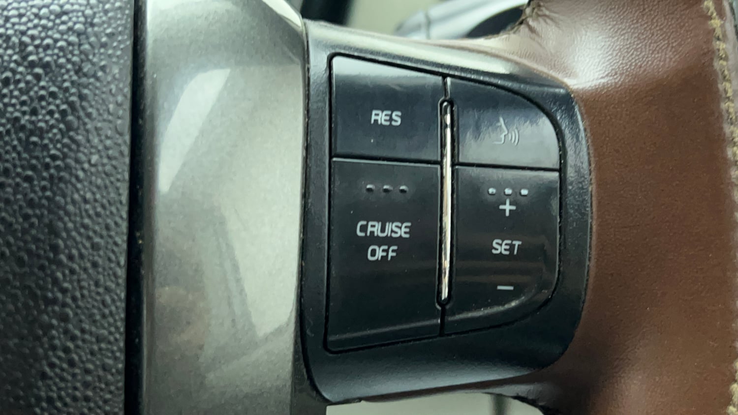 Used 2022 Mahindra Scorpio S9 Diesel Manual top_features Cruise control