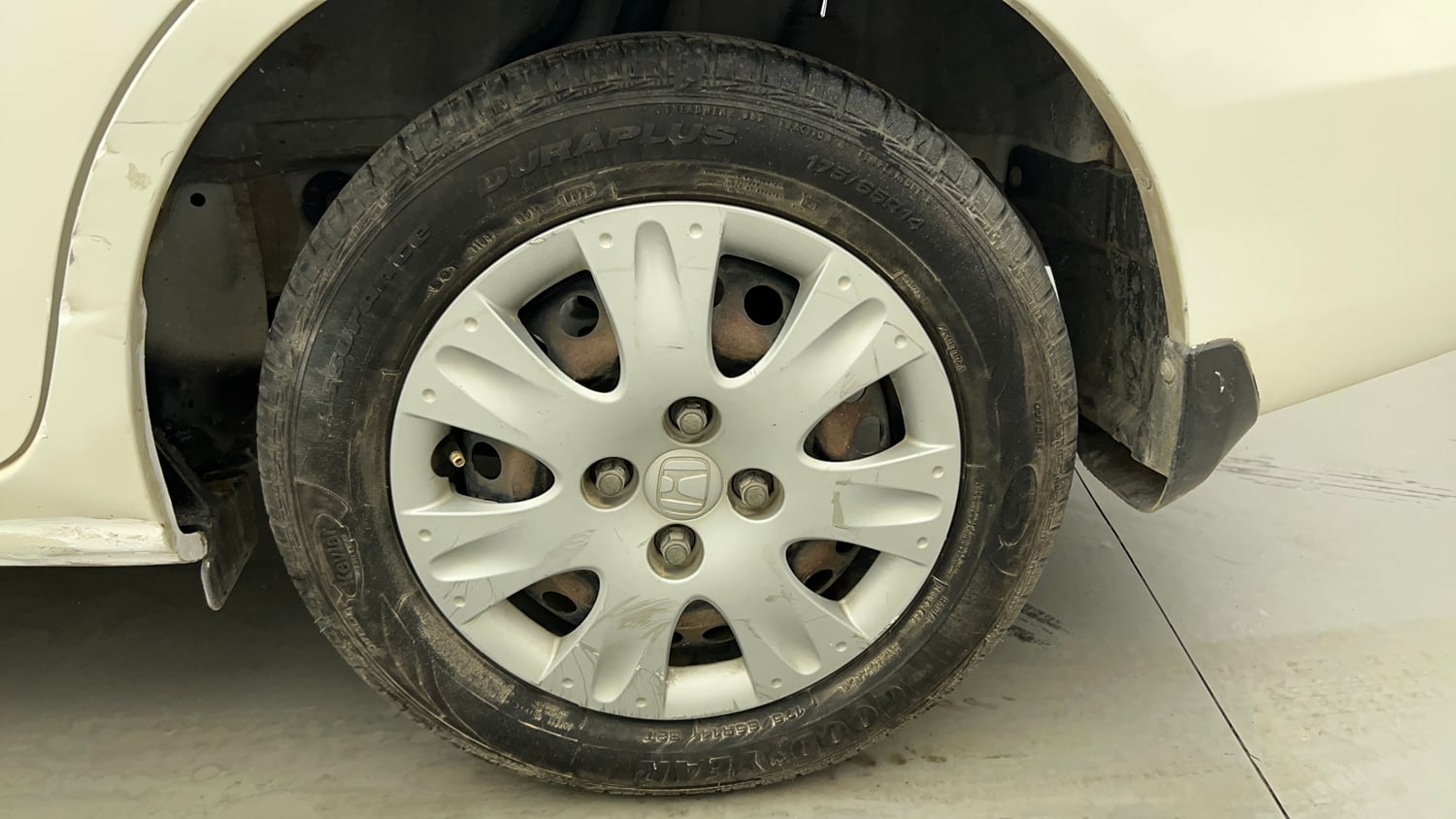 Used 2016 Honda Amaze 1.2 S i-VTEC Petrol Manual tyres LEFT REAR TYRE RIM VIEW