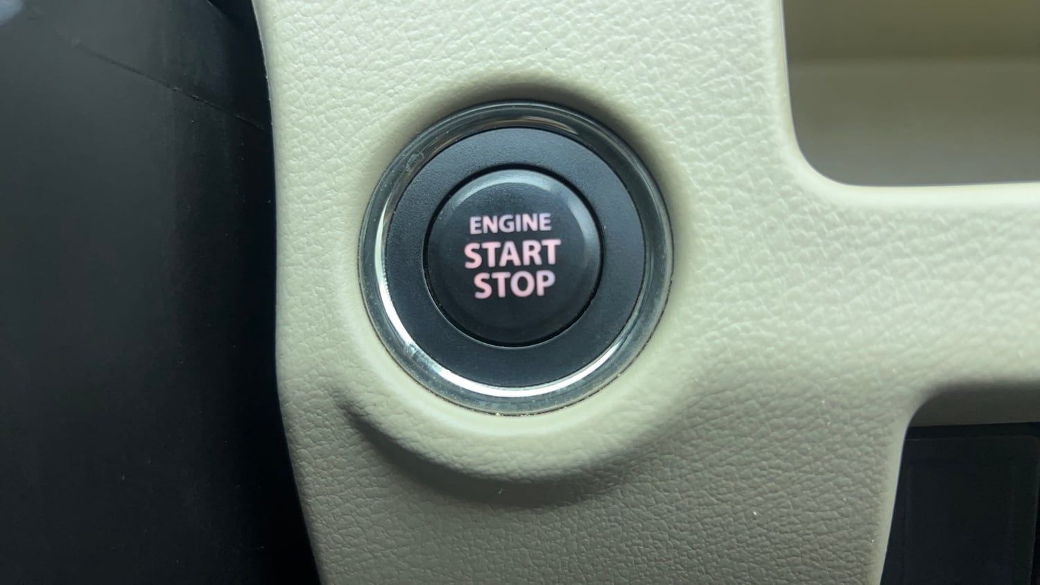 Used 2016 Maruti Suzuki Ciaz ZXI+ AT Petrol Automatic top_features Keyless start