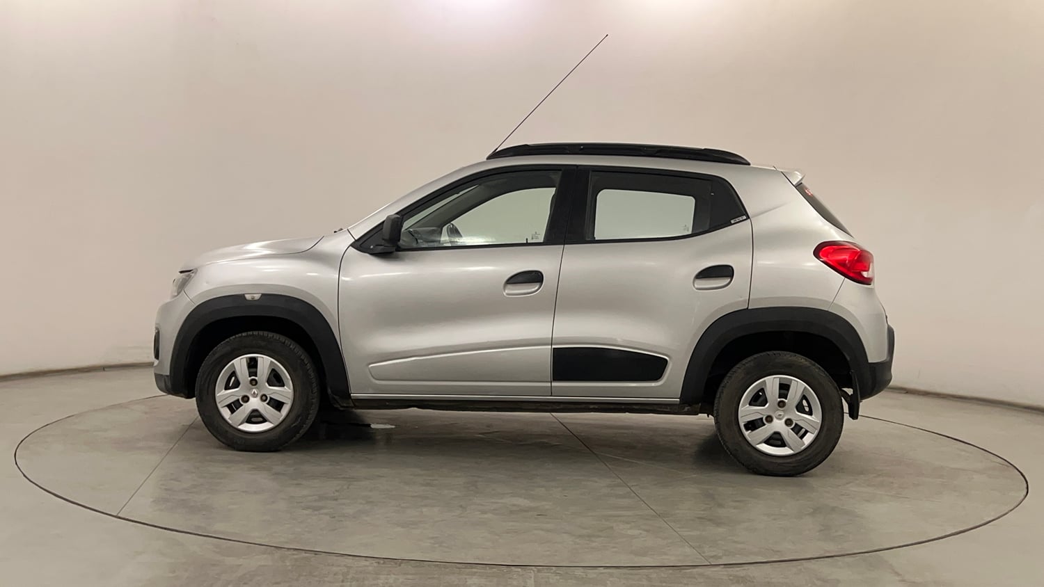 Used 2016 Renault Kwid RXT Petrol Manual exterior LEFT SIDE VIEW