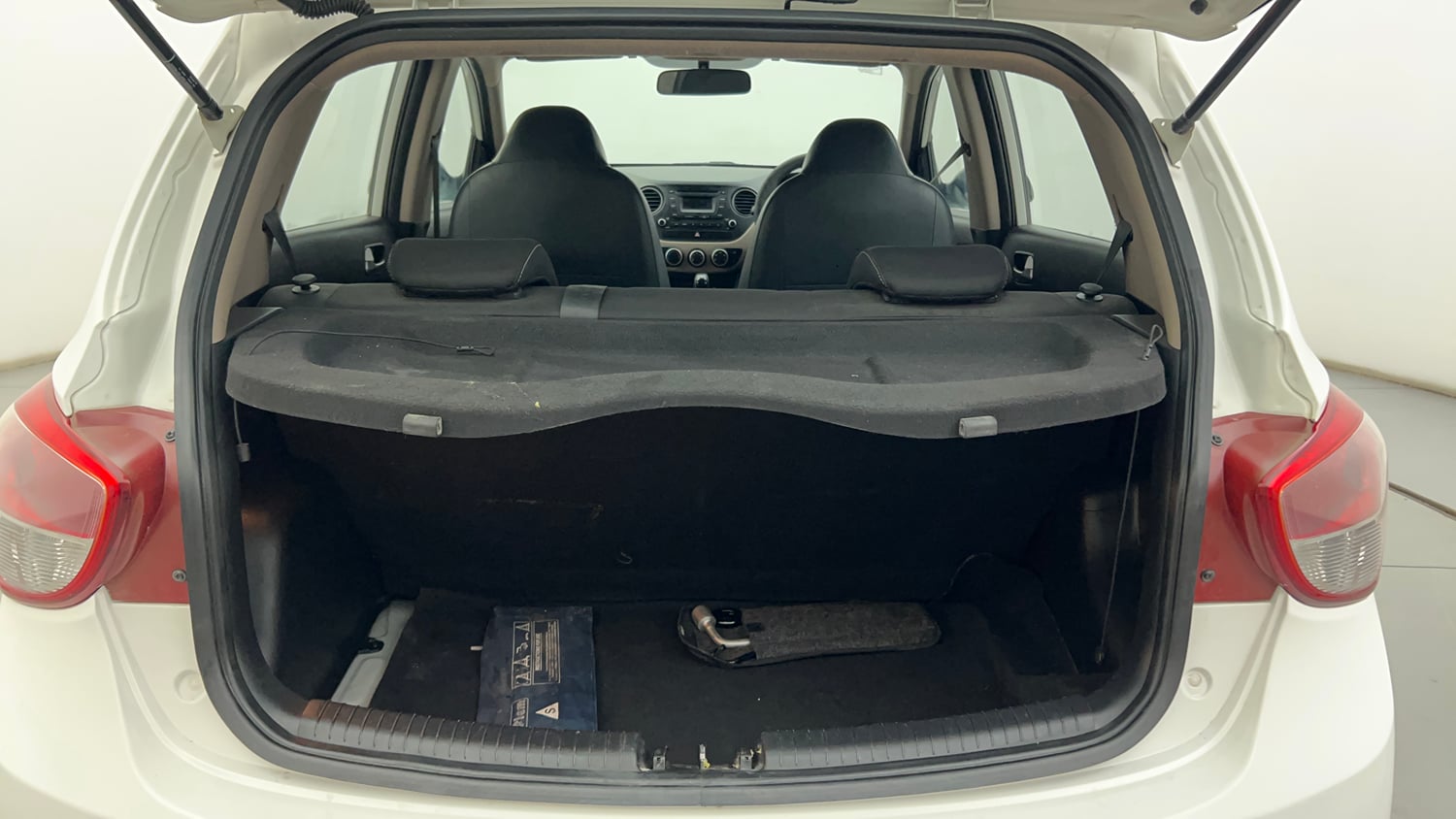 Used 2015 Hyundai Grand i10 Asta AT 1.2 Kappa VTVT Petrol Automatic interior DICKY INSIDE VIEW