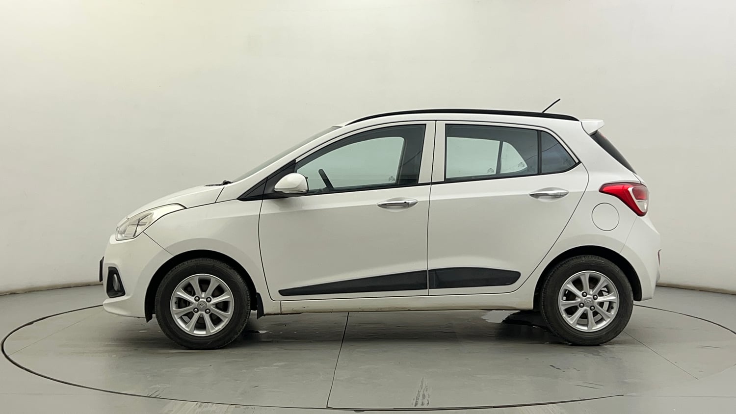 Used 2015 Hyundai Grand i10 Asta AT 1.2 Kappa VTVT Petrol Automatic exterior LEFT SIDE VIEW