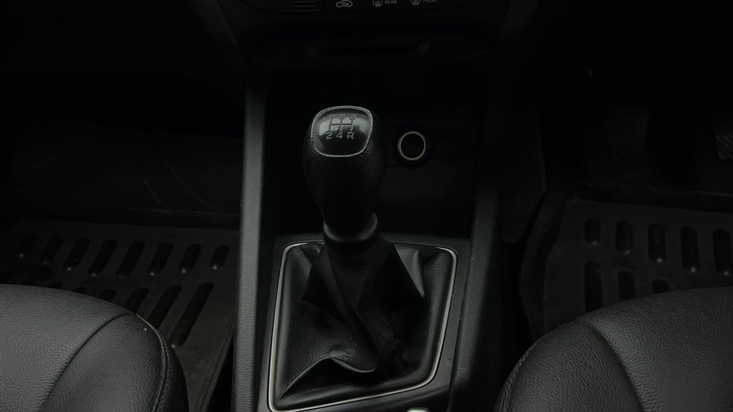 Used 2016 Hyundai Elite i20 Sportz 1.2 Petrol Manual interior GEAR  KNOB VIEW