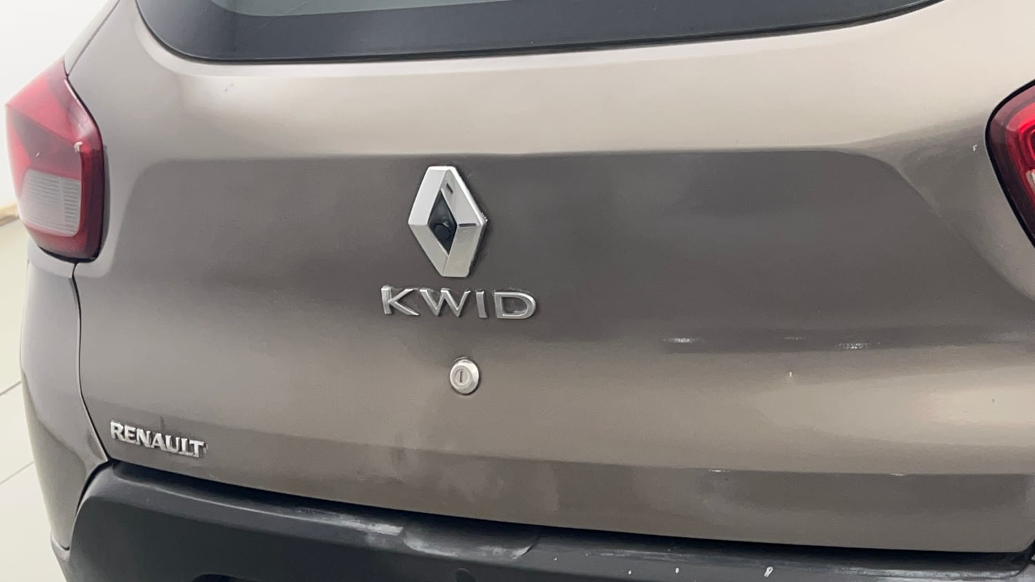 Used 2018 Renault Kwid RXT (O) 1.0 SCE Edition Petrol Manual dents MINOR DENT