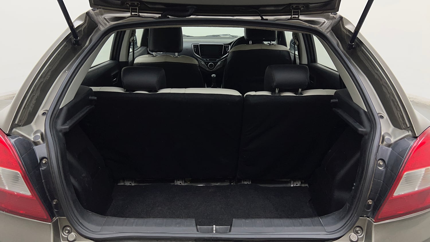 Used 2020 Maruti Suzuki Baleno Zeta Petrol Manual interior DICKY INSIDE VIEW