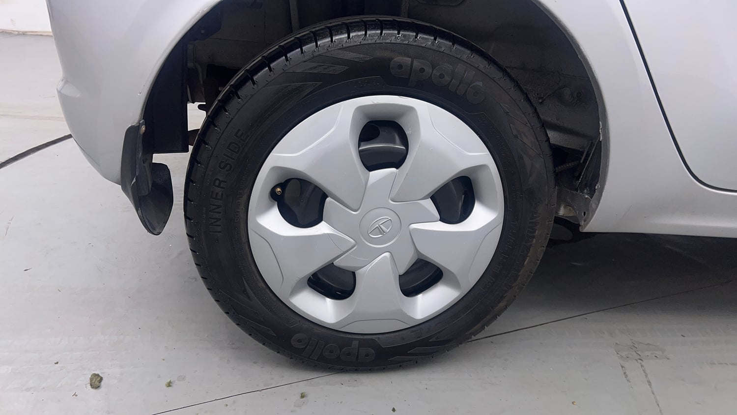 Used 2018 Tata Tiago Revotron XT Petrol Manual tyres RIGHT REAR TYRE RIM VIEW