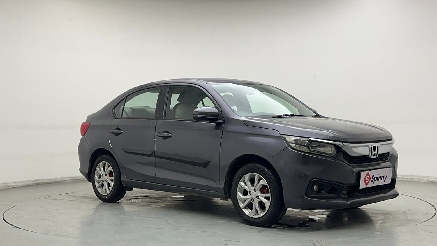Used 2018 Honda Amaze 1.5 V CVT Diesel Diesel Automatic exterior RIGHT FRONT CORNER VIEW