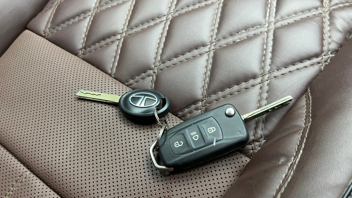Used 2023 Tata Punch Adventure MT Petrol Manual extra CAR KEY VIEW