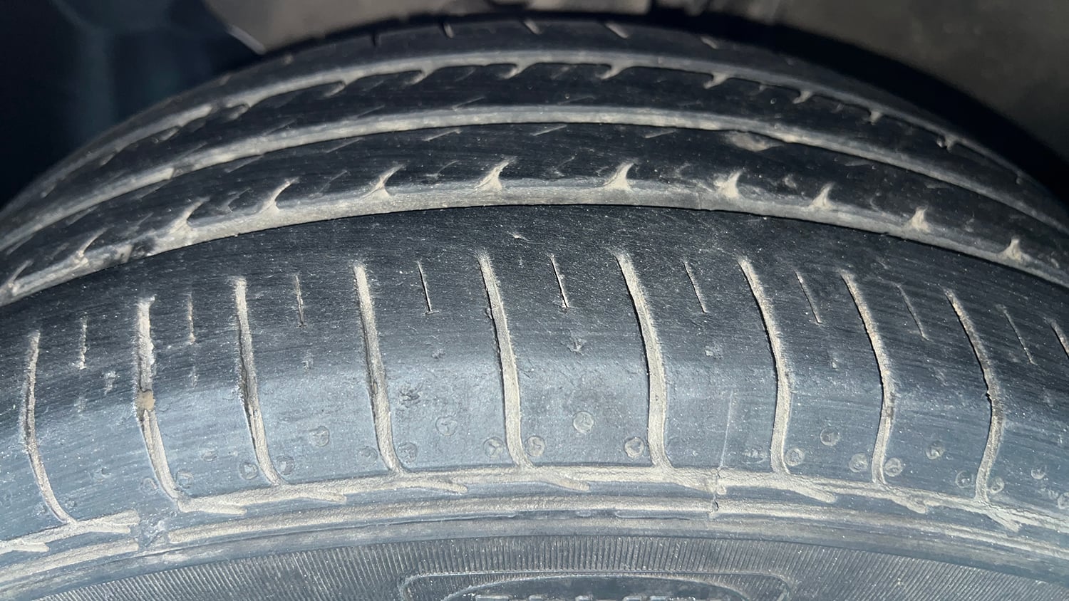 Used 2016 Hyundai Elite i20 Sportz 1.2 Petrol Manual tyres LEFT FRONT TYRE TREAD VIEW