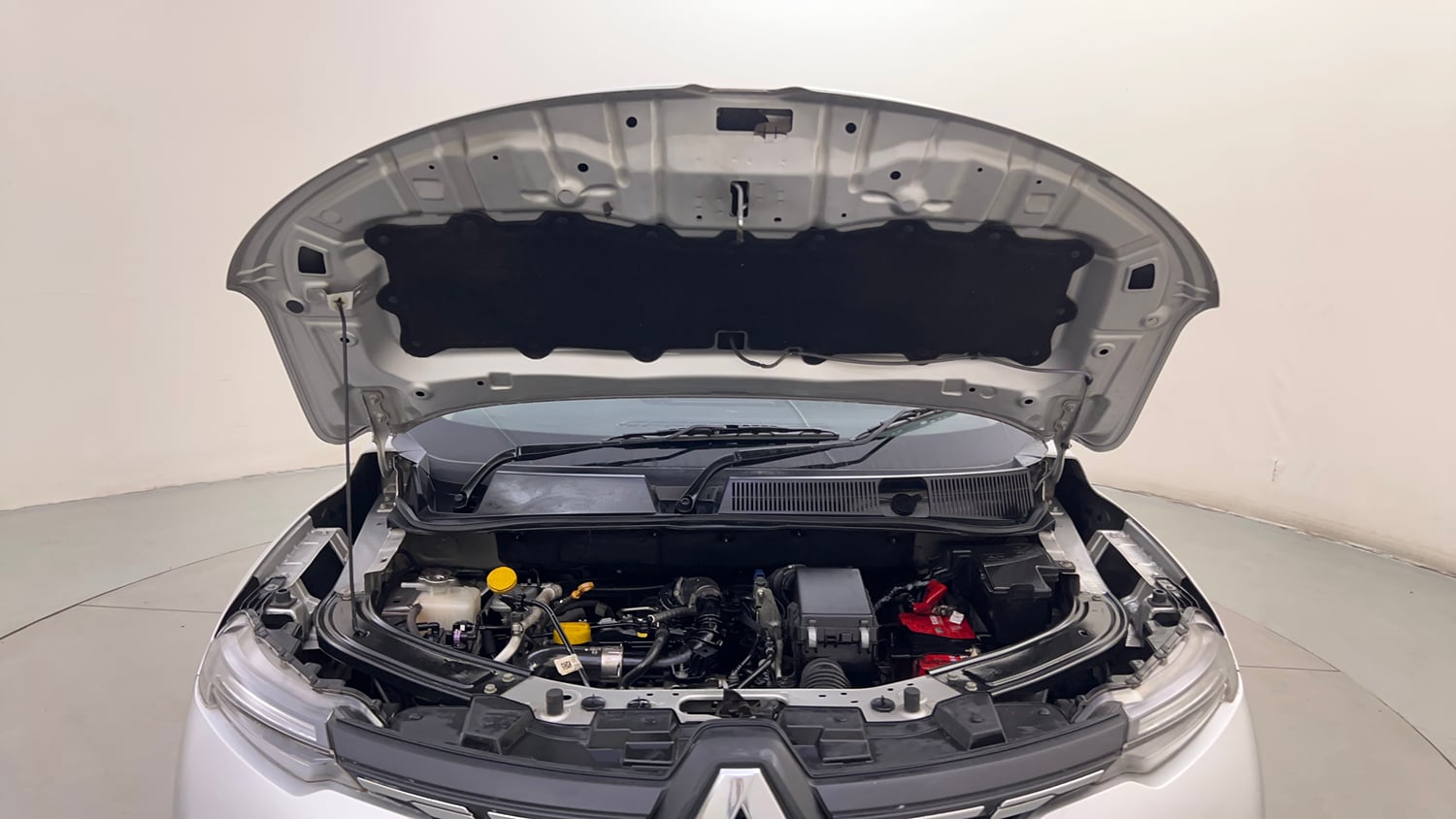Used 2022 Renault Kiger RXZ Turbo MT Dual Tone Petrol Manual engine ENGINE & BONNET OPEN FRONT VIEW