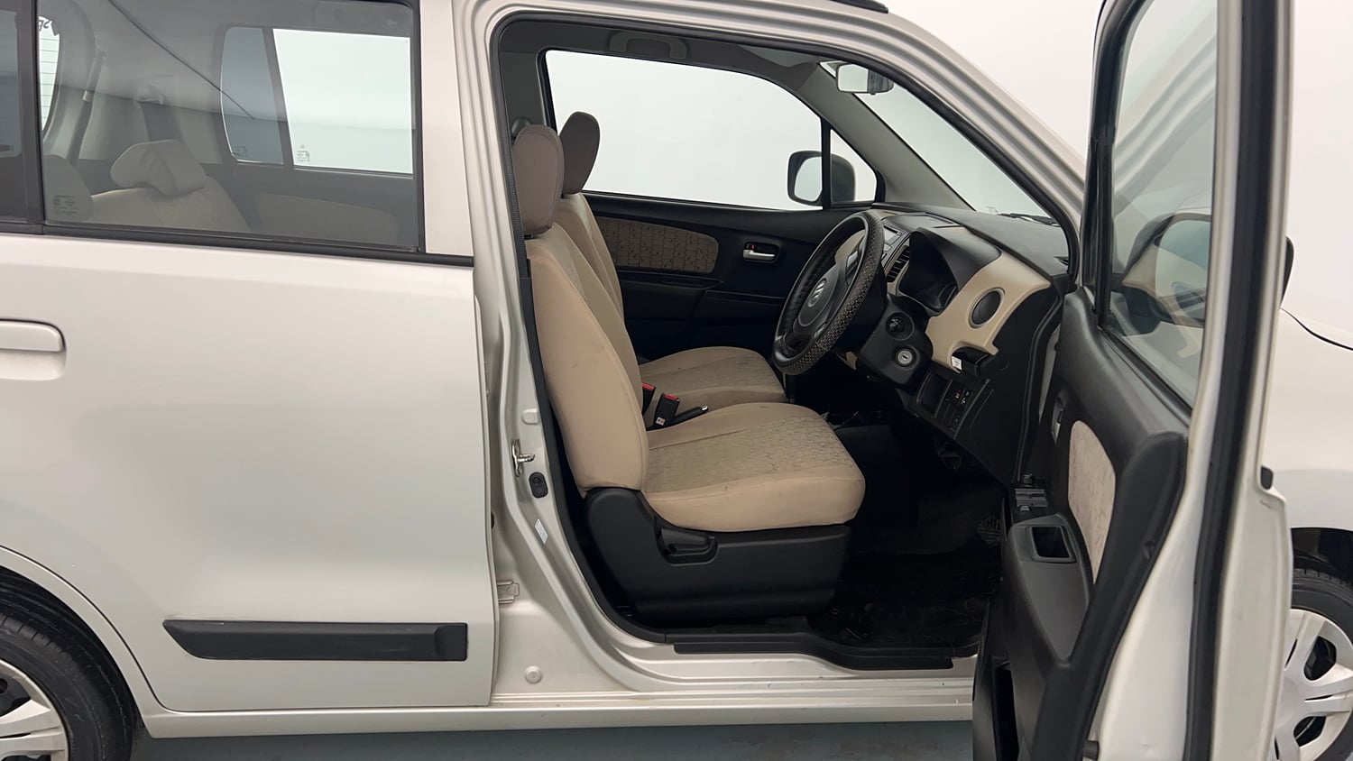 Used 2017 Maruti Suzuki Wagon R 1.0 VXI AMT Petrol Automatic interior RIGHT SIDE FRONT DOOR CABIN VIEW