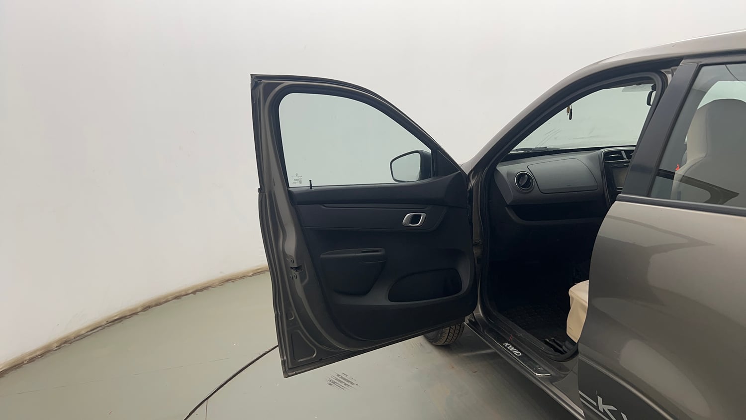 Used 2018 Renault Kwid RXT (O) 1.0 SCE Edition Petrol Manual interior LEFT FRONT DOOR OPEN VIEW