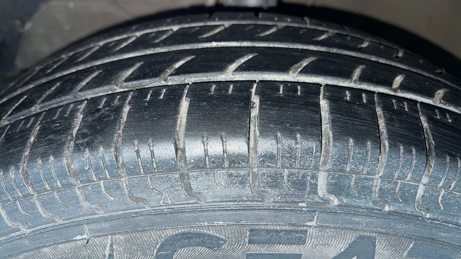 Used 2017 Maruti Suzuki Dzire VXi AMT Petrol Automatic tyres LEFT FRONT TYRE TREAD VIEW