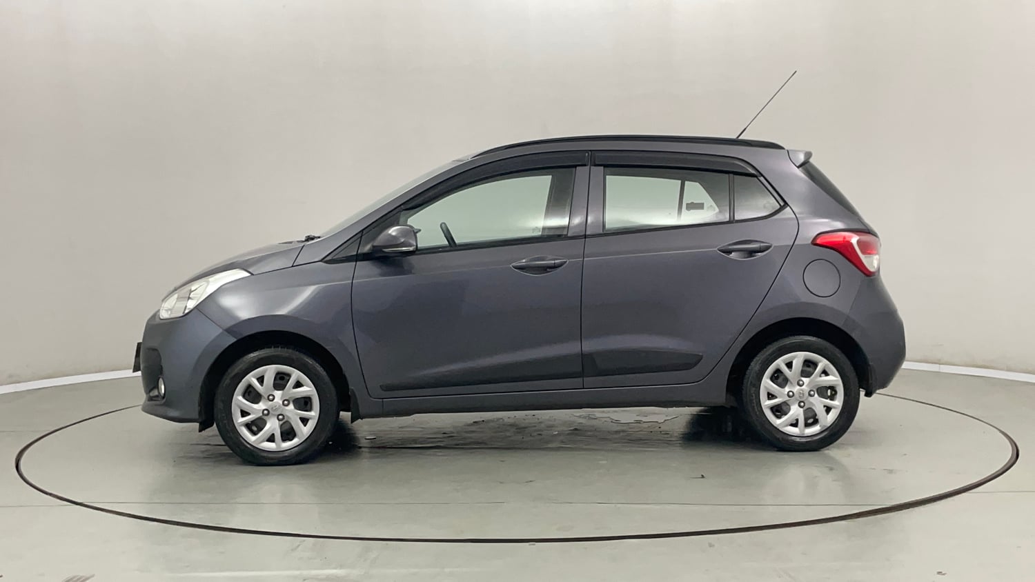 Used 2017 Hyundai Grand i10 Sportz (O) 1.2 Kappa VTVT Petrol Manual exterior LEFT SIDE VIEW