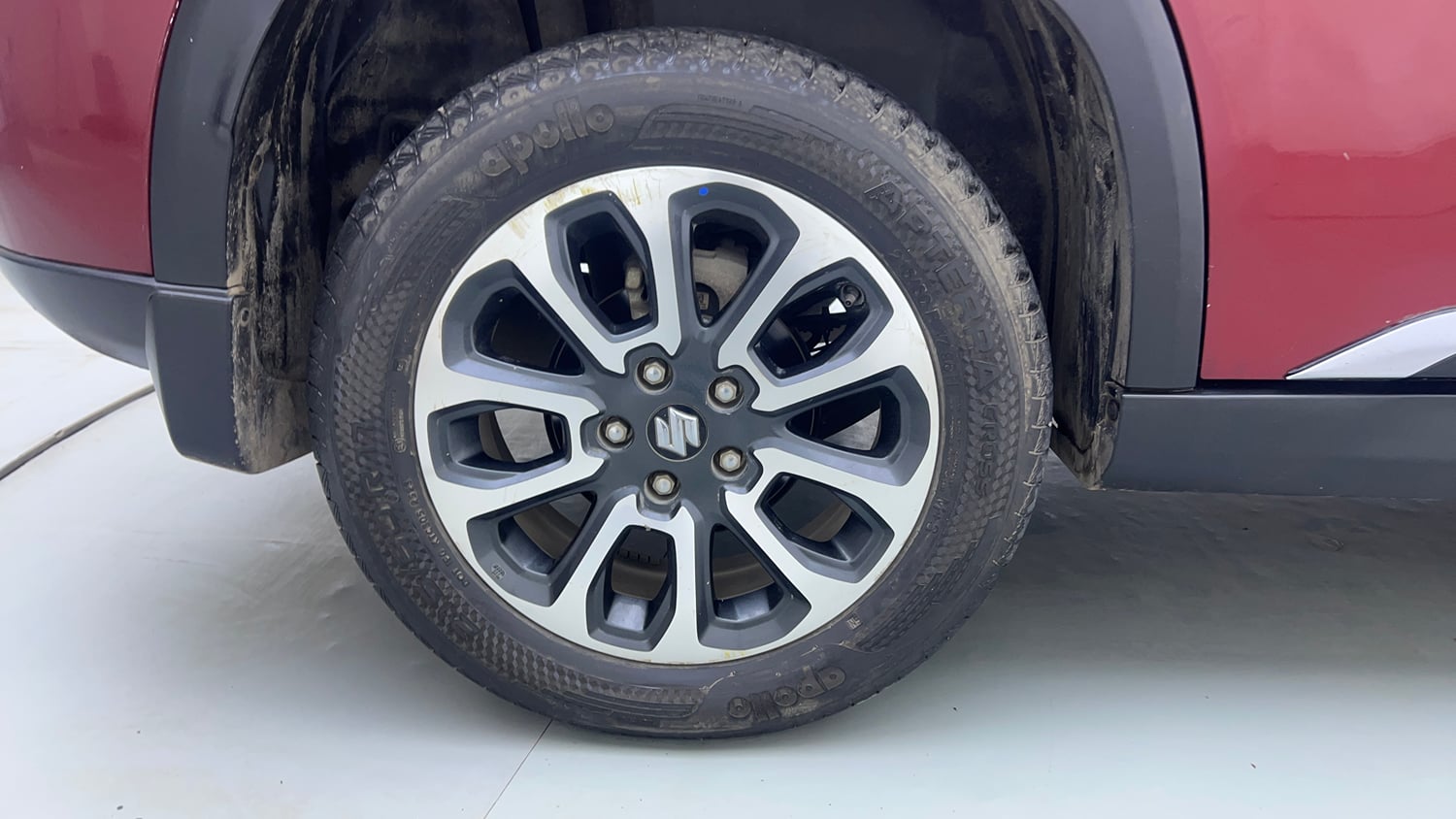 Used 2023 Maruti Suzuki Grand Vitara Alpha Dual Tone Smart Hybrid Petrol Manual tyres RIGHT REAR TYRE RIM VIEW