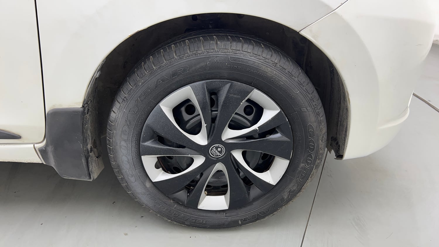 Used 2014 Maruti Suzuki Celerio VXi Petrol Manual tyres RIGHT FRONT TYRE RIM VIEW