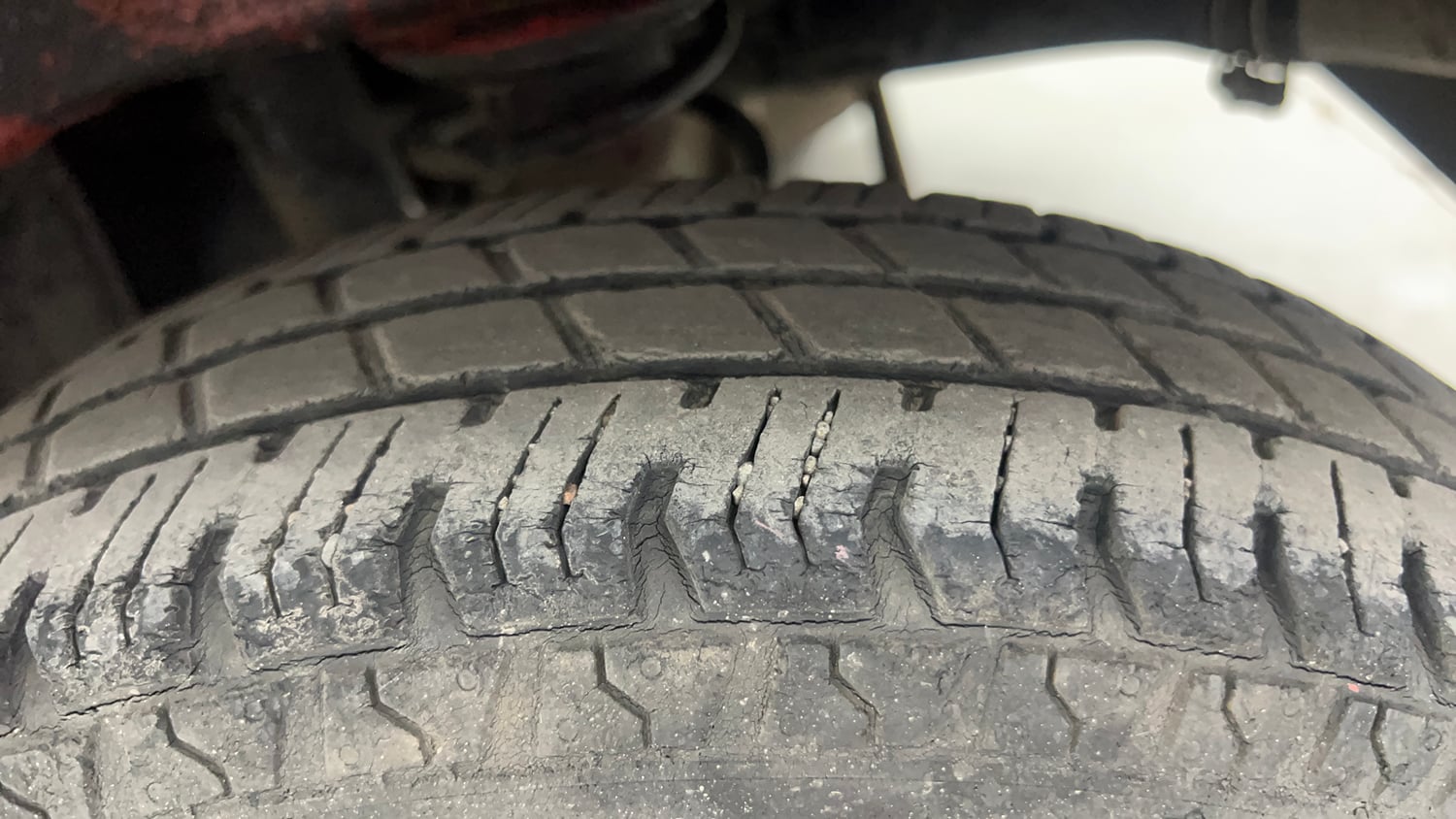 Used 2015 Maruti Suzuki Alto 800 Vxi Petrol Manual tyres LEFT REAR TYRE TREAD VIEW