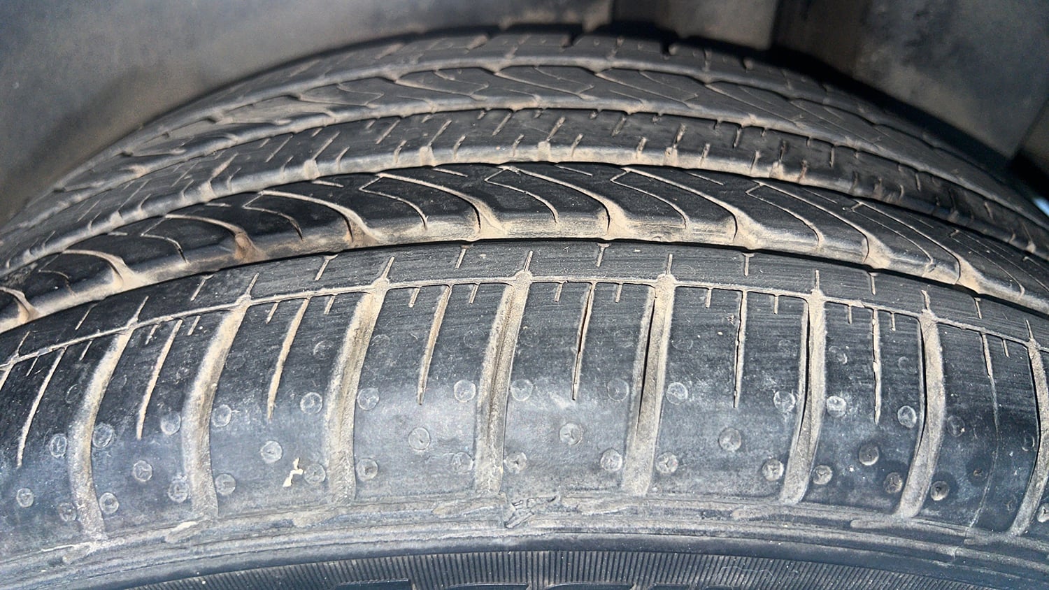 Used 2016 Maruti Suzuki Ciaz ZXI+ AT Petrol Automatic tyres LEFT REAR TYRE TREAD VIEW