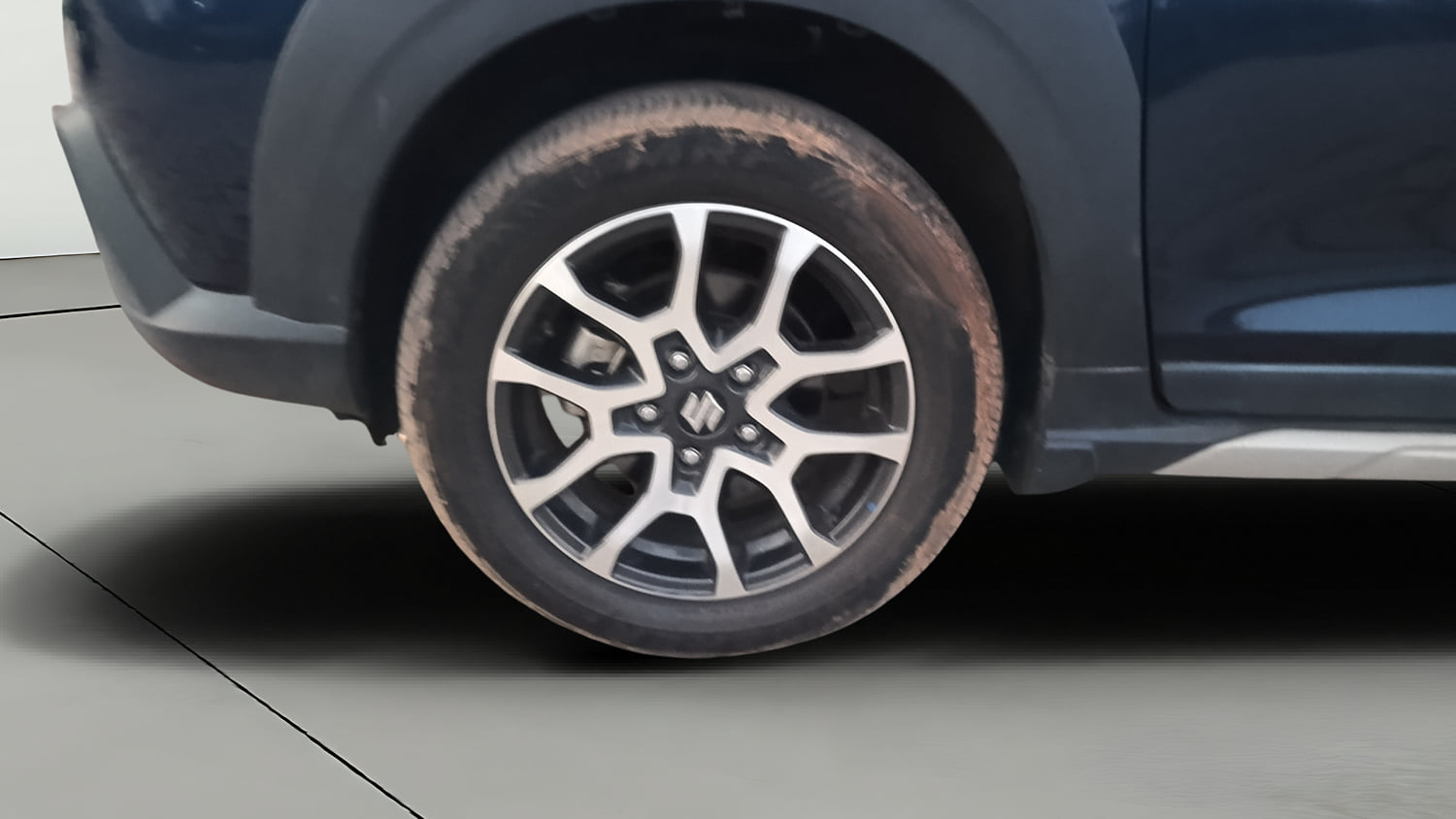Used 2024 Maruti Suzuki XL6 Zeta MT Petrol Petrol Manual tyres LEFT FRONT TYRE RIM VIEW