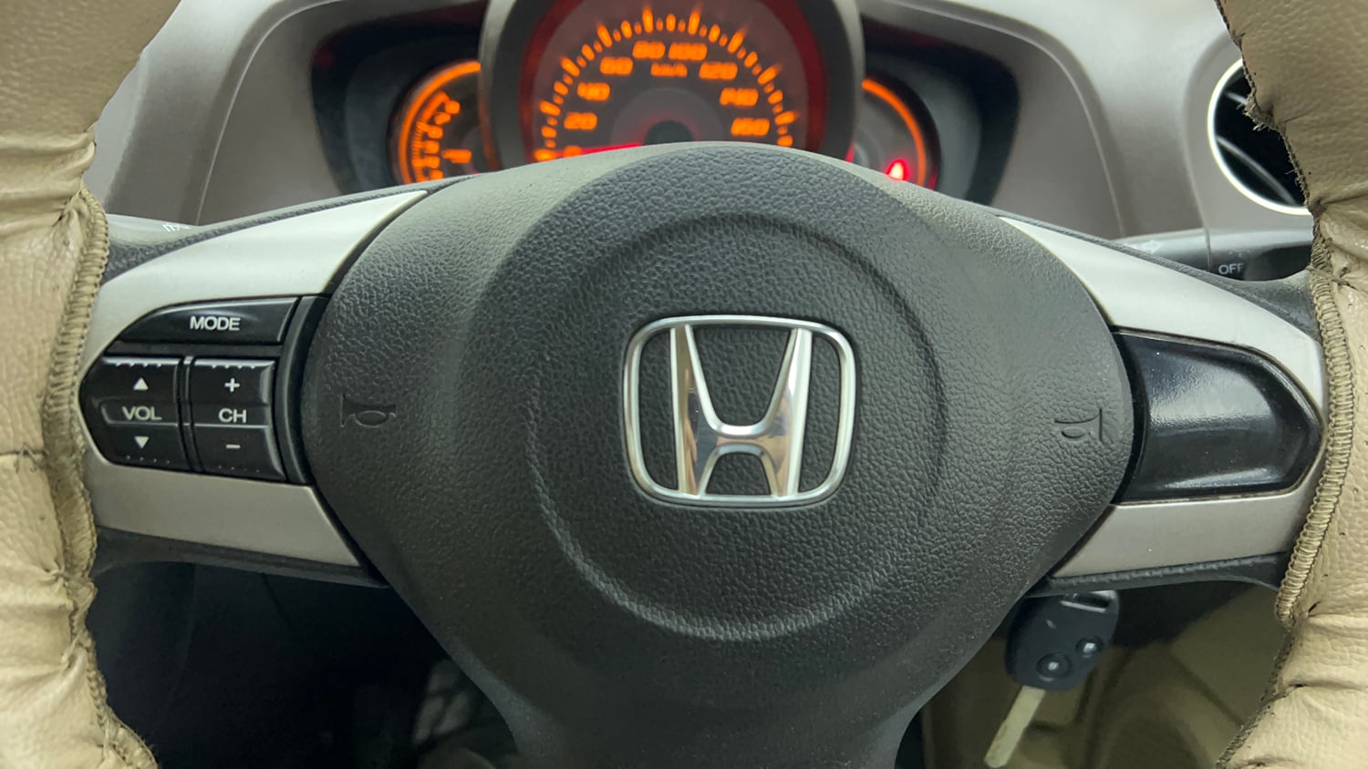 Used 2013 Honda Amaze 1.2 S i-VTEC Petrol Manual top_features Steering mounted controls
