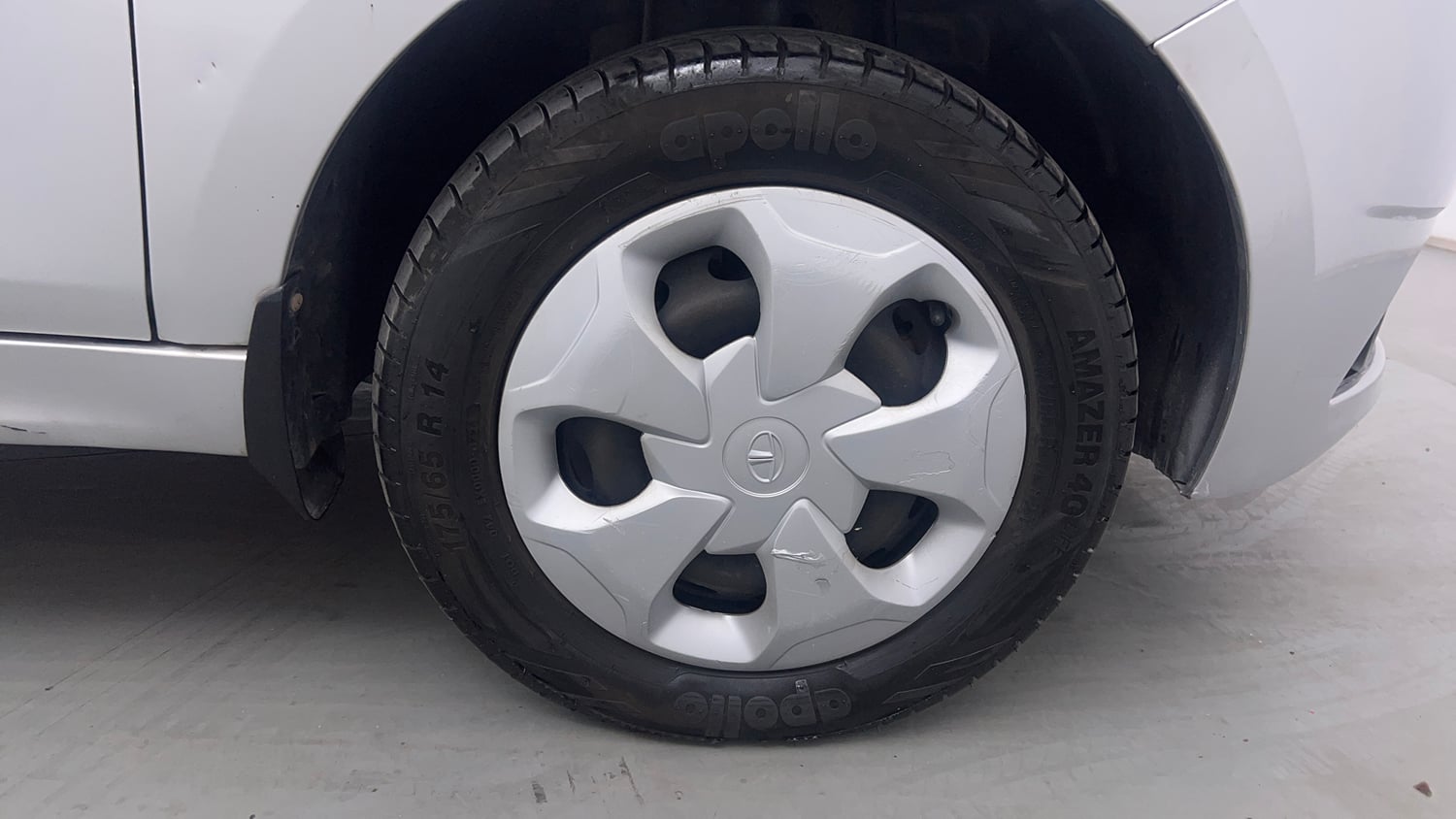 Used 2018 Tata Tiago Revotron XT Petrol Manual tyres RIGHT FRONT TYRE RIM VIEW