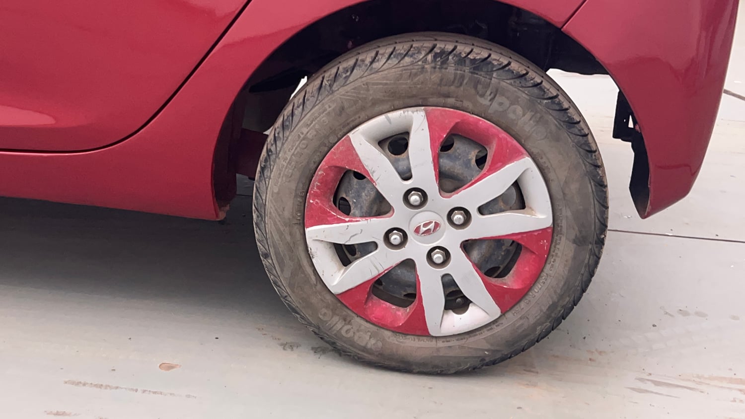 Used 2018 Hyundai Eon Magna + Petrol Manual tyres LEFT REAR TYRE RIM VIEW