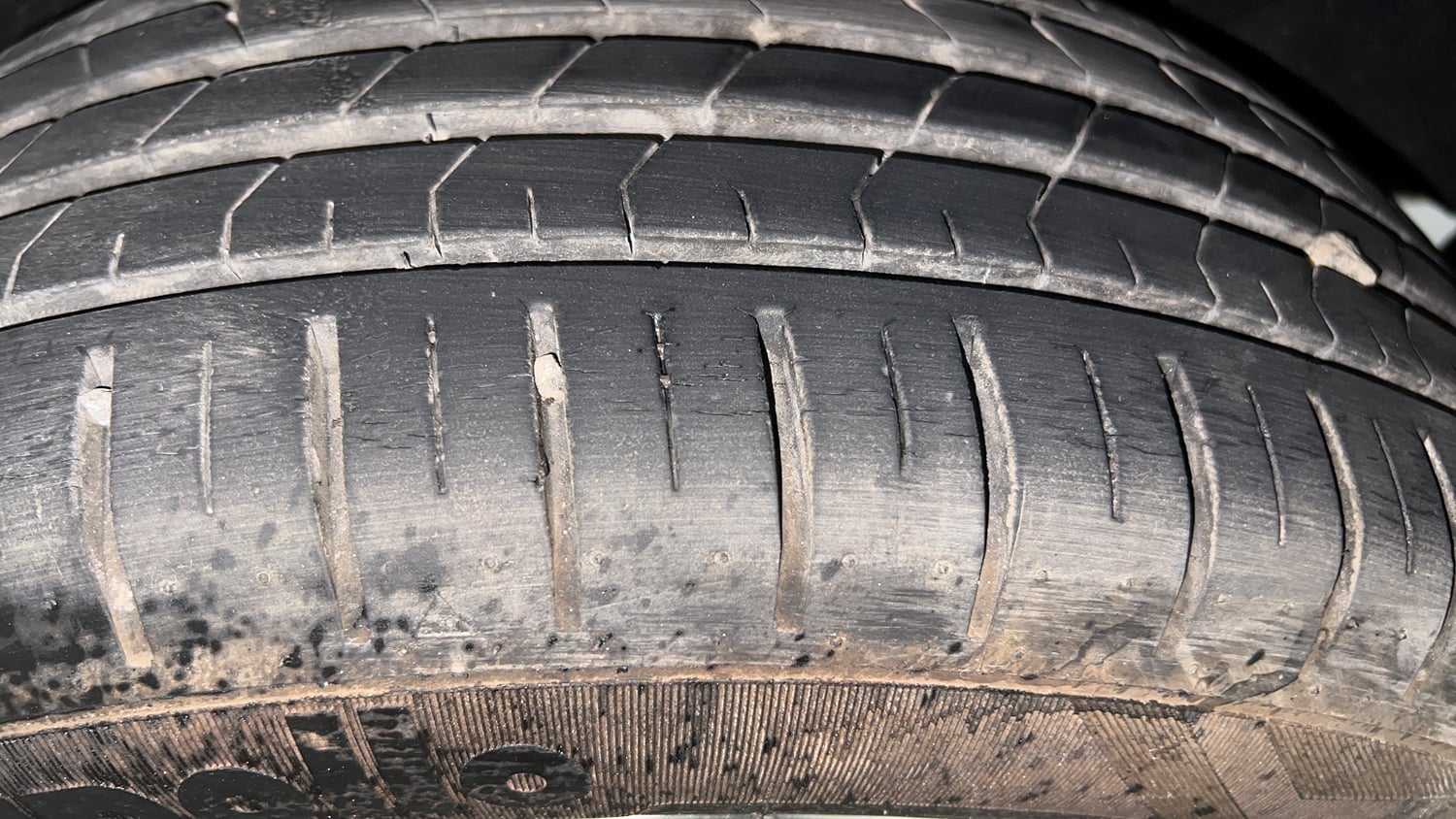 Used 2021 Toyota Glanza V CVT Petrol Automatic tyres LEFT REAR TYRE TREAD VIEW