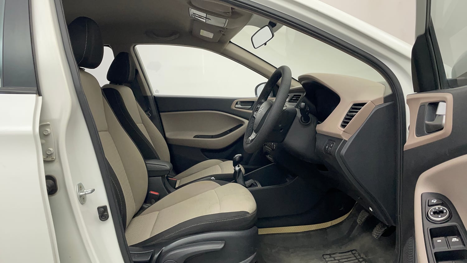 Used 2016 Hyundai Elite i20 Asta 1.2 (O) Petrol Manual interior RIGHT SIDE FRONT DOOR CABIN VIEW
