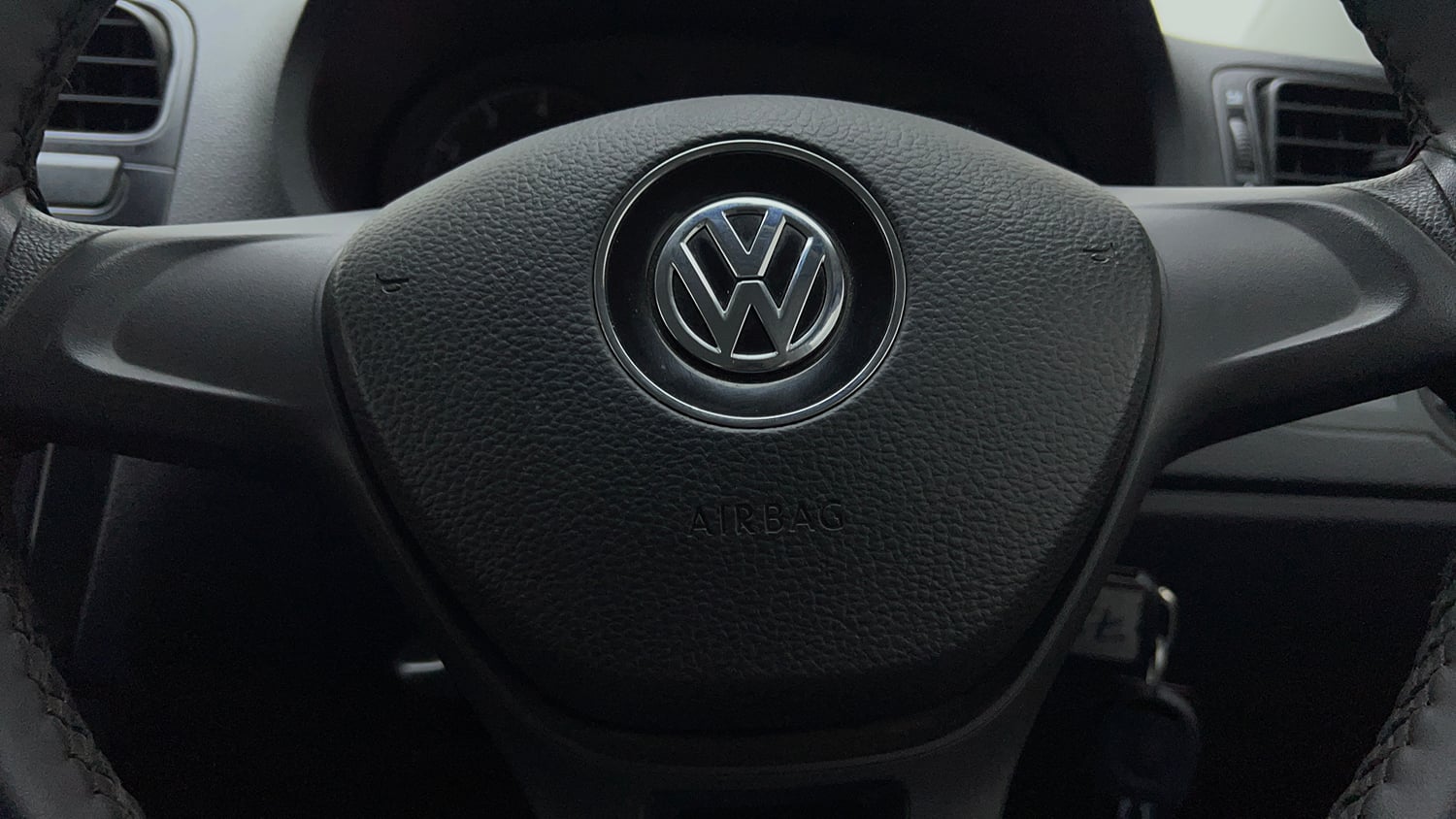 Used 2022 Volkswagen Polo Comfortline 1.0L MPI Petrol Manual top_features Airbags