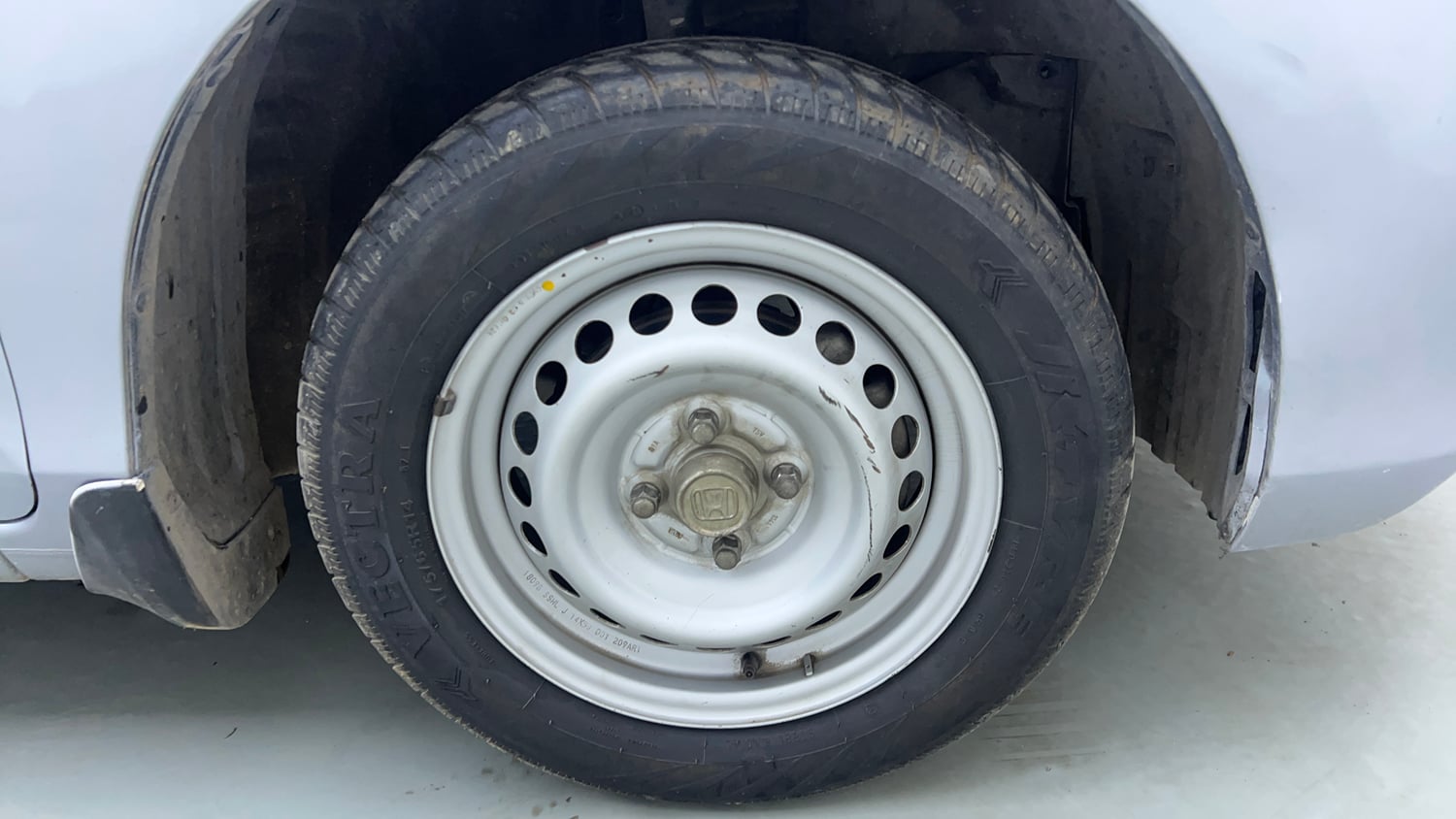 Used 2018 Honda Amaze 1.2 E MT Petrol Petrol Manual tyres RIGHT FRONT TYRE RIM VIEW