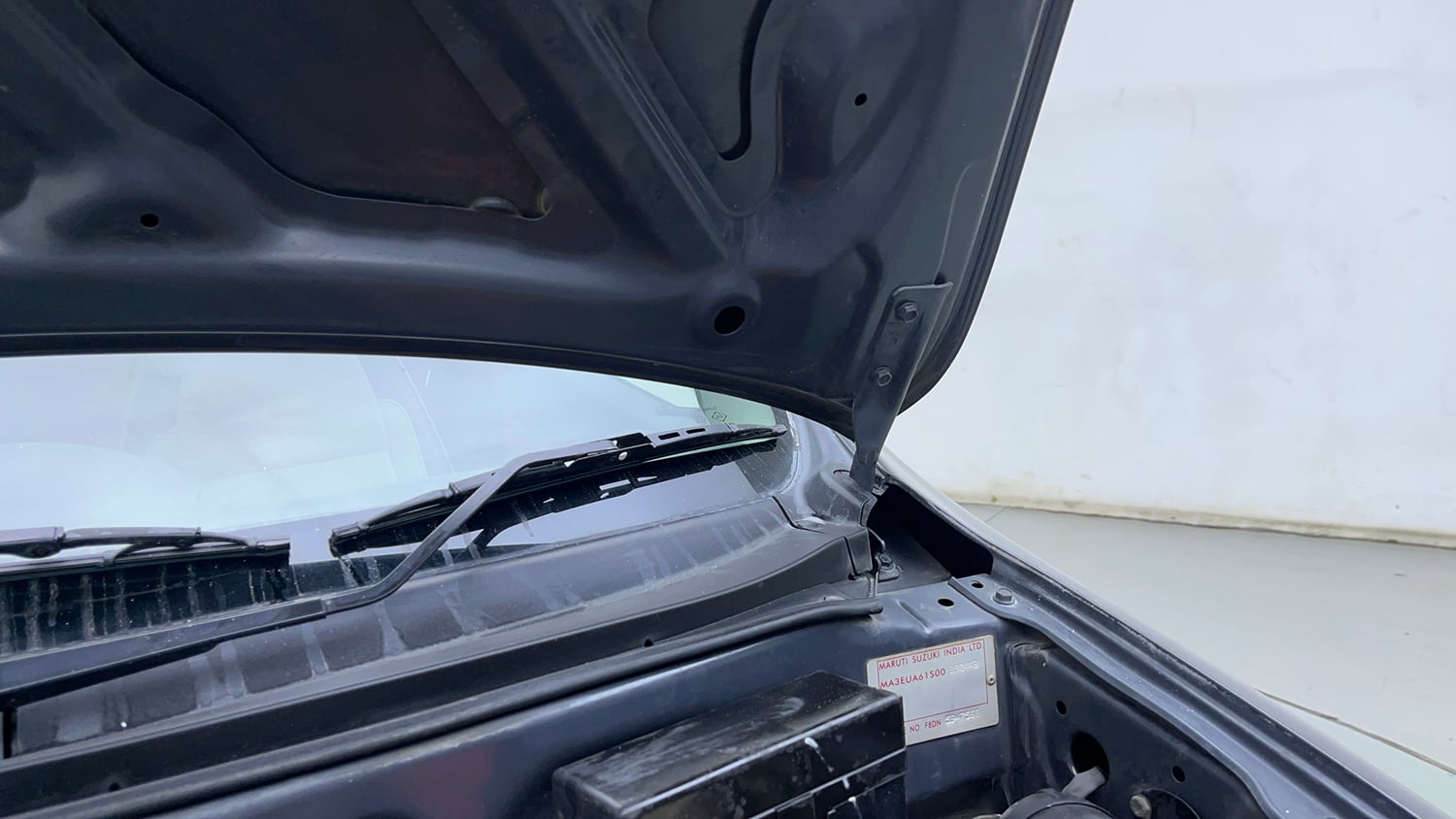 Used 2018 Maruti Suzuki Alto 800 LXi Petrol Manual engine ENGINE LEFT SIDE HINGE & APRON VIEW