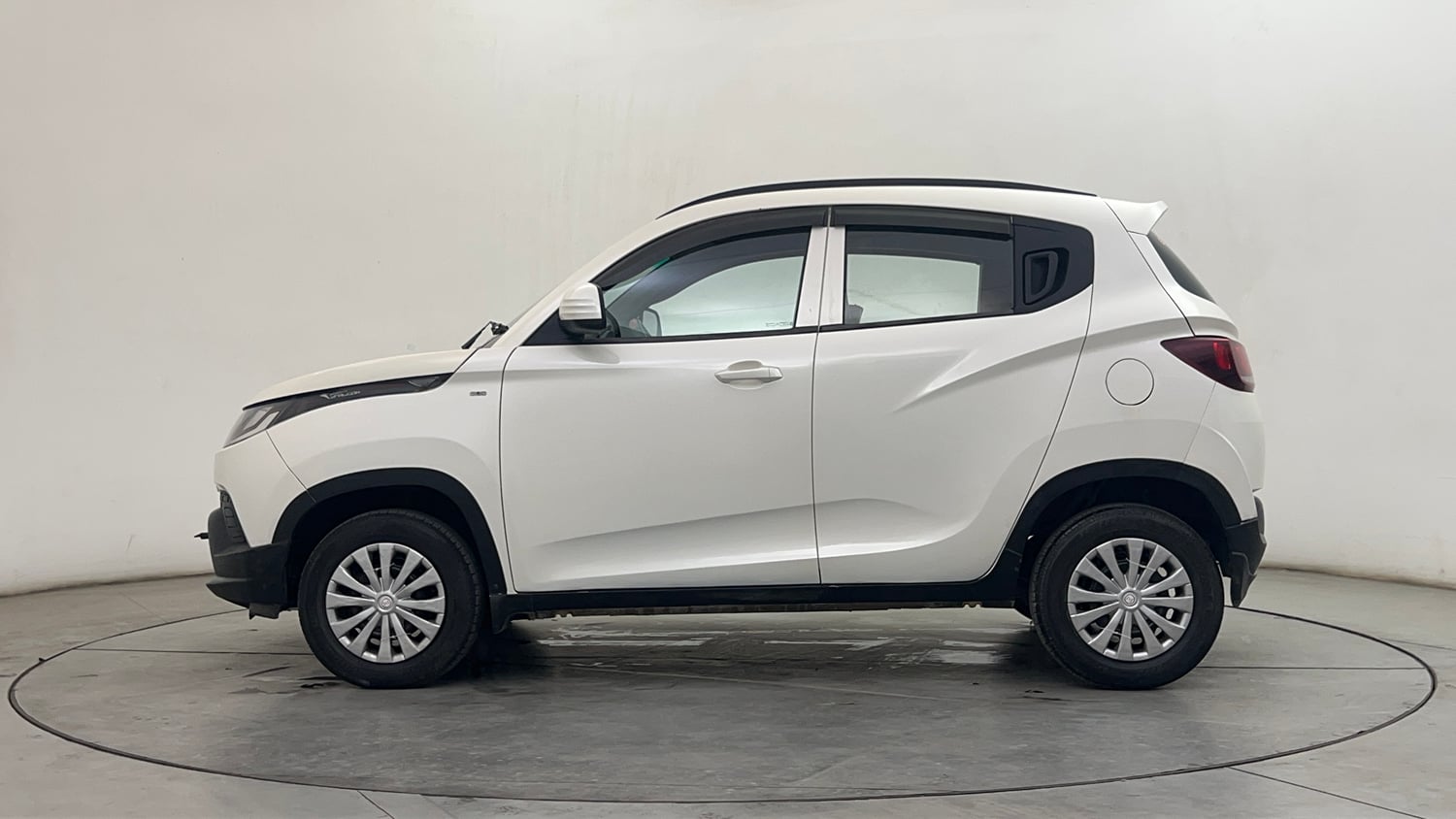 Used 2016 Mahindra KUV100 K4 6 STR Petrol Manual exterior LEFT SIDE VIEW